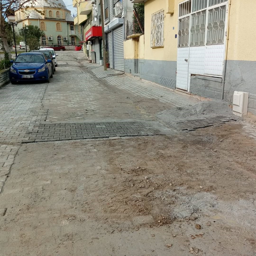 Germencikte Bozulan Zeminler Onarildi D196Df70Eacfc00F5Ac3Cecd128C8Eb6