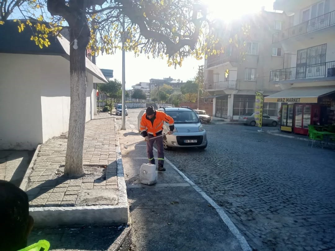 Germencikte Kirecleme Ve Agac Budama Calismasi Ef8045De9Bc6026424A7Ae0Bd8Aec206