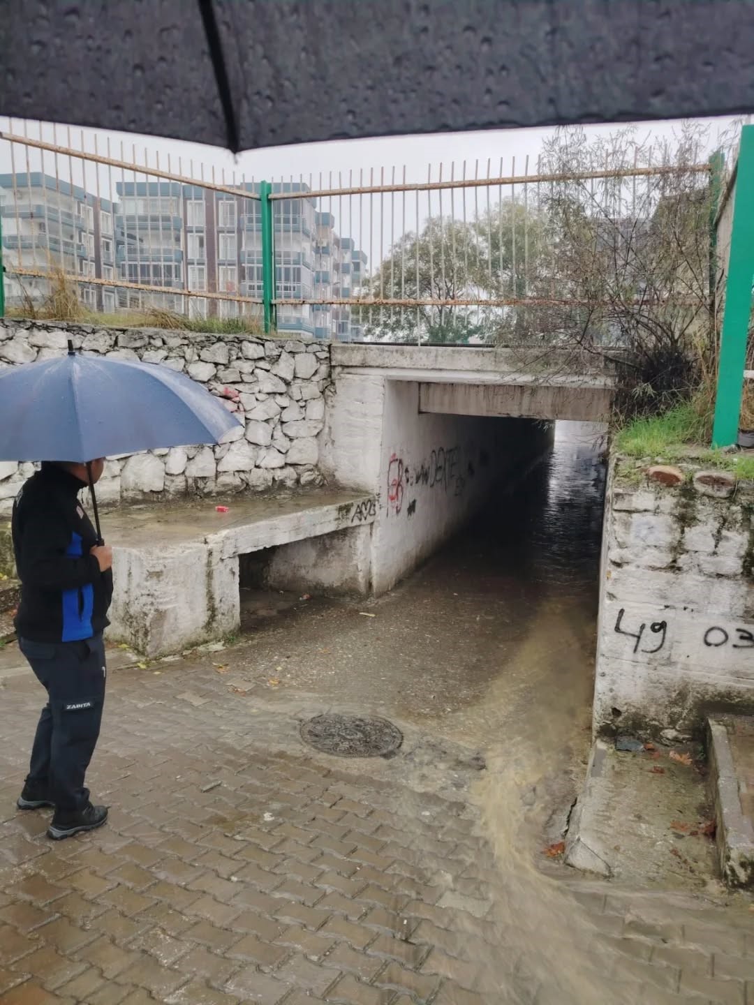 Germencikte Okul Onlerinde Zabita Nobeti Suruyor 6Af38Be3C3Bd3674F1Cb794Db4056008