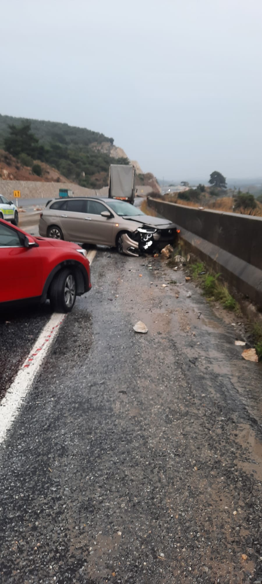 Germencikte Yol Kayganlasti Kaza Geldi Kamyon Otomobile Arkadan Carpti 619495 C3Ec72C89B8A300200F1C6Ef8029Ff7C