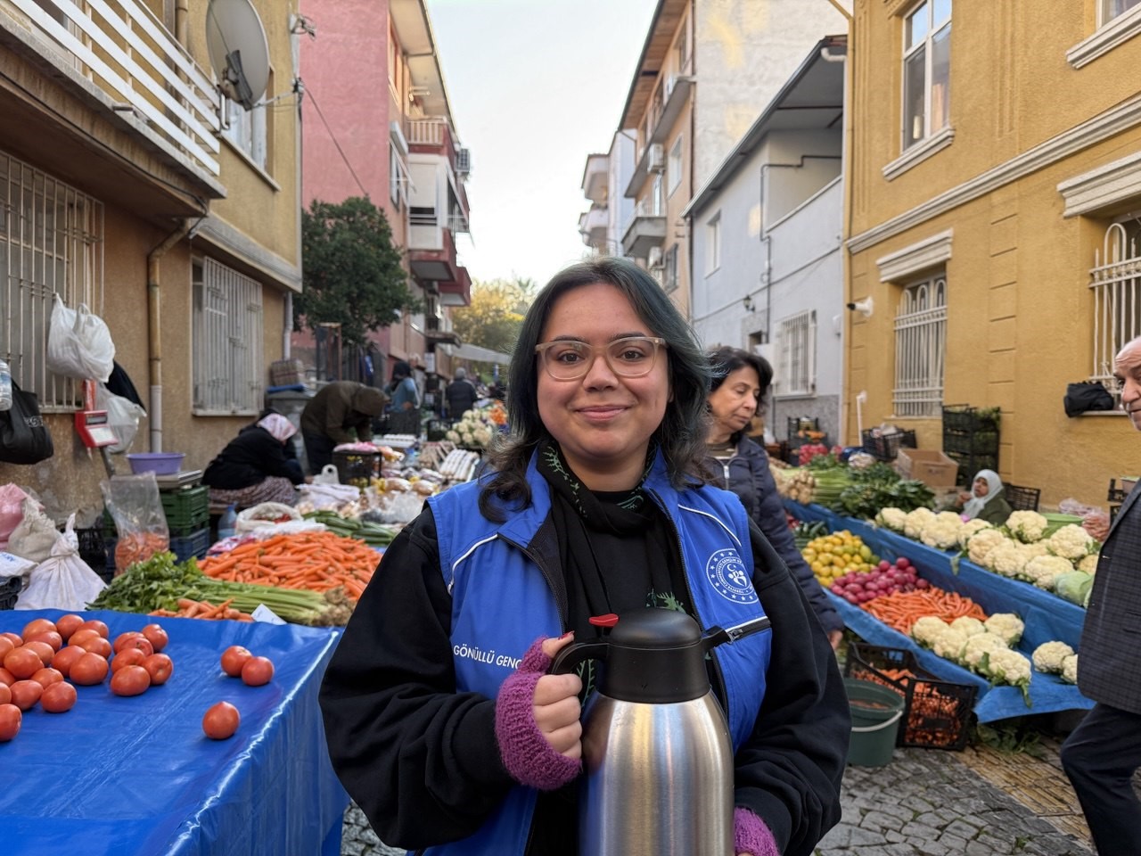 Gonullu Genclerden Pazar Esnafina Sicak Ikram 2E99Fec979E6Fdc82506155790779528