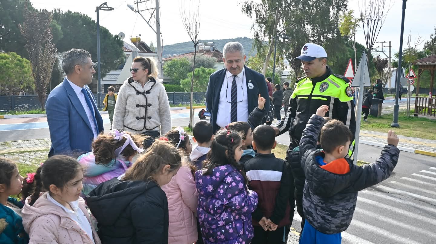 Ilce Milli Egitim Muduru Ataman Cocuklarla Trafik Parkta Bulustu 619047 06D69Fc9D280Ae7E4E59738Ccfeea547