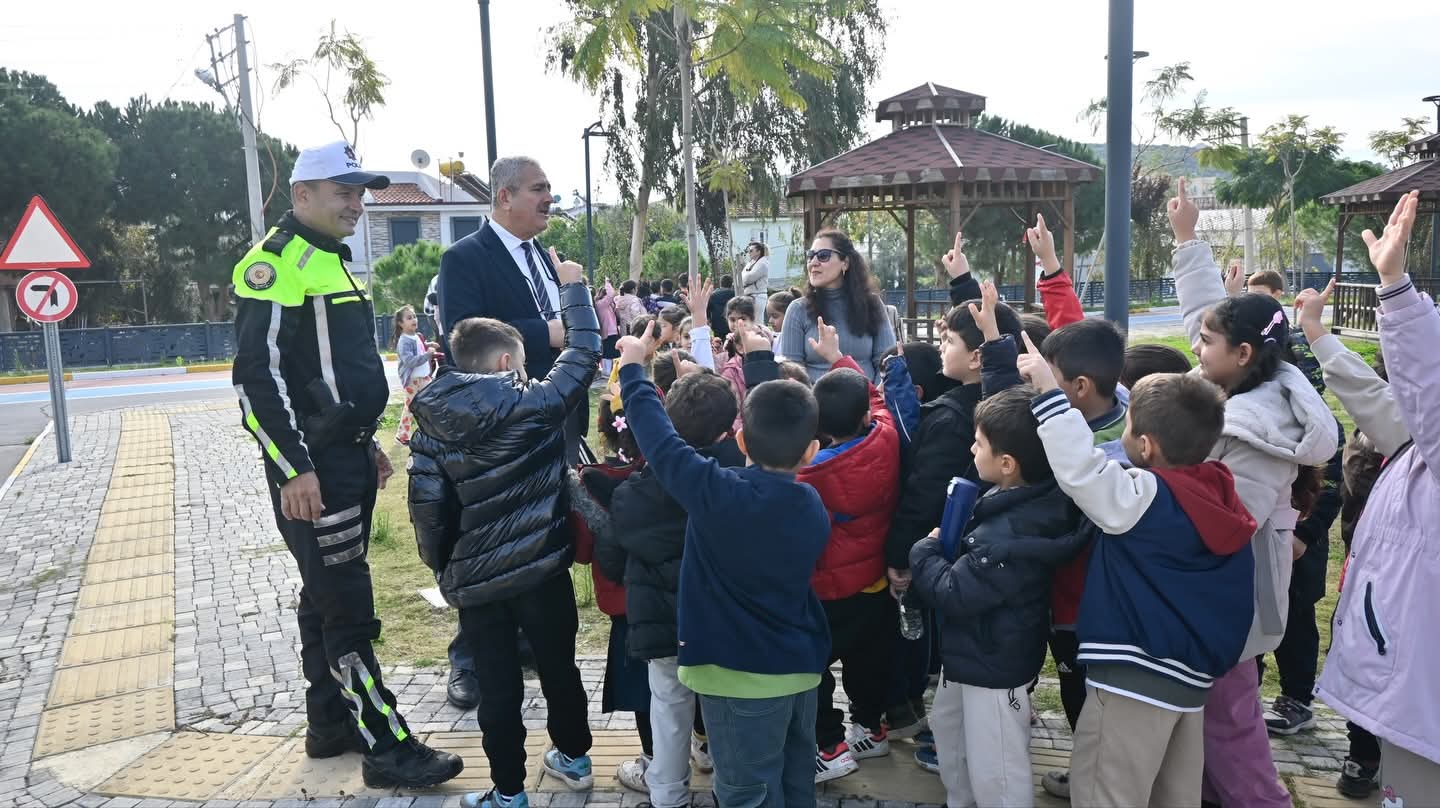 Ilce Milli Egitim Muduru Ataman Cocuklarla Trafik Parkta Bulustu 619047 Af5F17A6Fd018F453B50A9A41Bc971D8