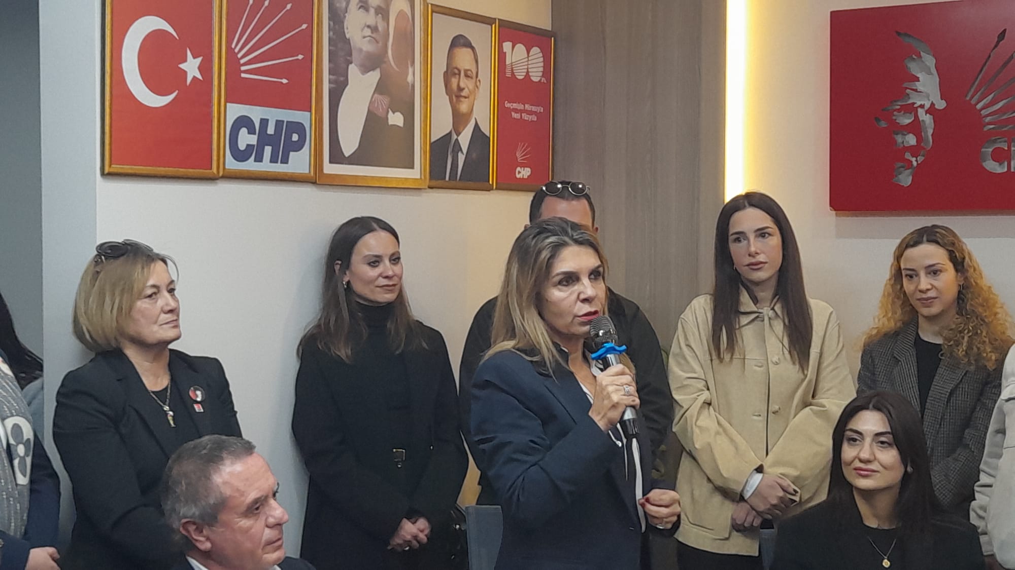 Iyi Partiden Istifa Eden Yurtcan Chp Rozetini Yakasina Takti 620537 F47F0361661D1D6Cc0C7F14Fb0F2F0Cc