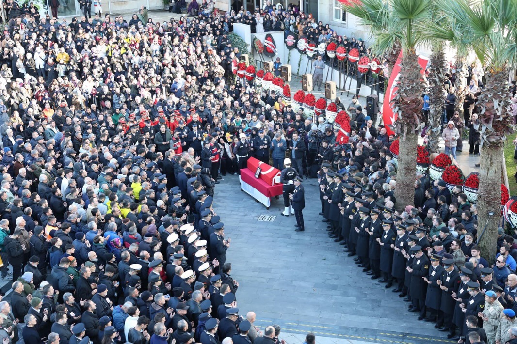 Iyi Partili Karakas Sehit Turgut Kulunkun Cenaze Torenine Katildi 626302 28314Cb1Dd0A4Bd3B9005C4875E9Ea02