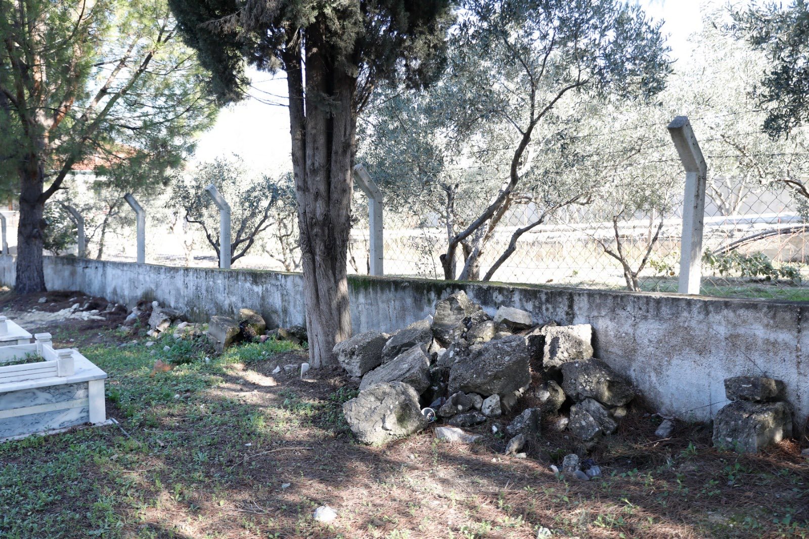 Izmitten Baskan Gencaya Cevap Mezarliklar Siyasi Sov Alani Hic Degildir 626170 D3094530Caba62E7A1631D13D460B993