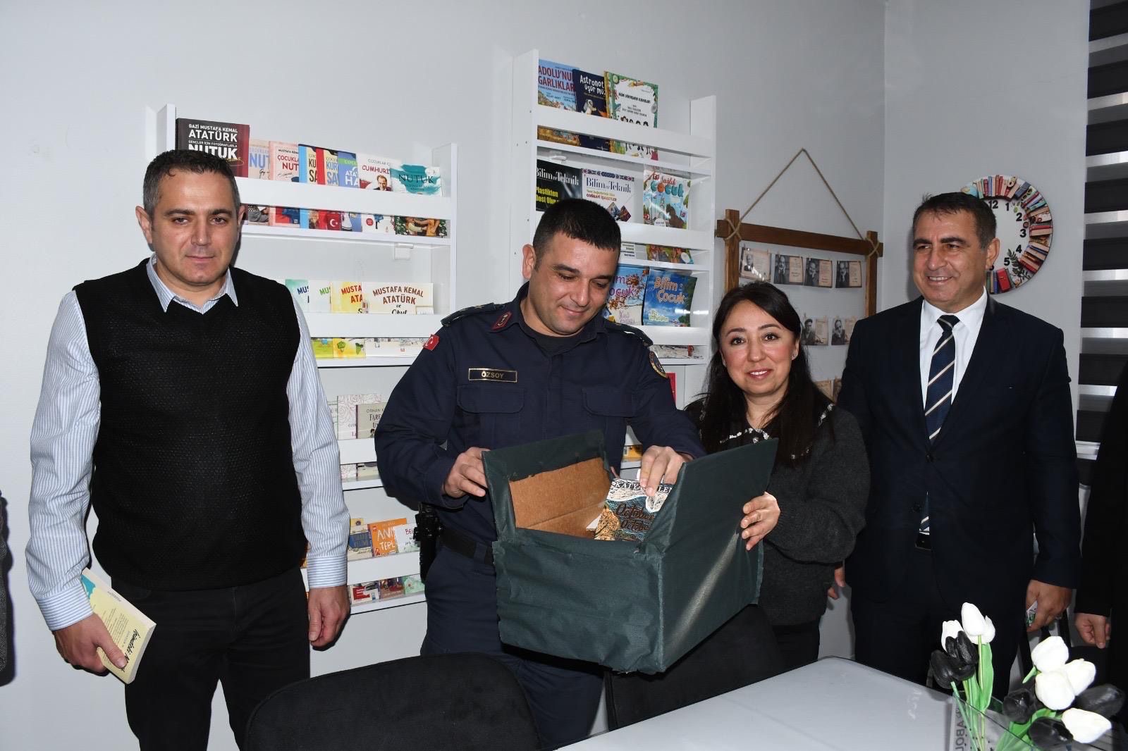 Kirsalda Egitime Buyuk Katki Nazillide Kutuphane Torenle Acildi 625422 Bf8595C123D8Dc1E5F655B745Bb313D5