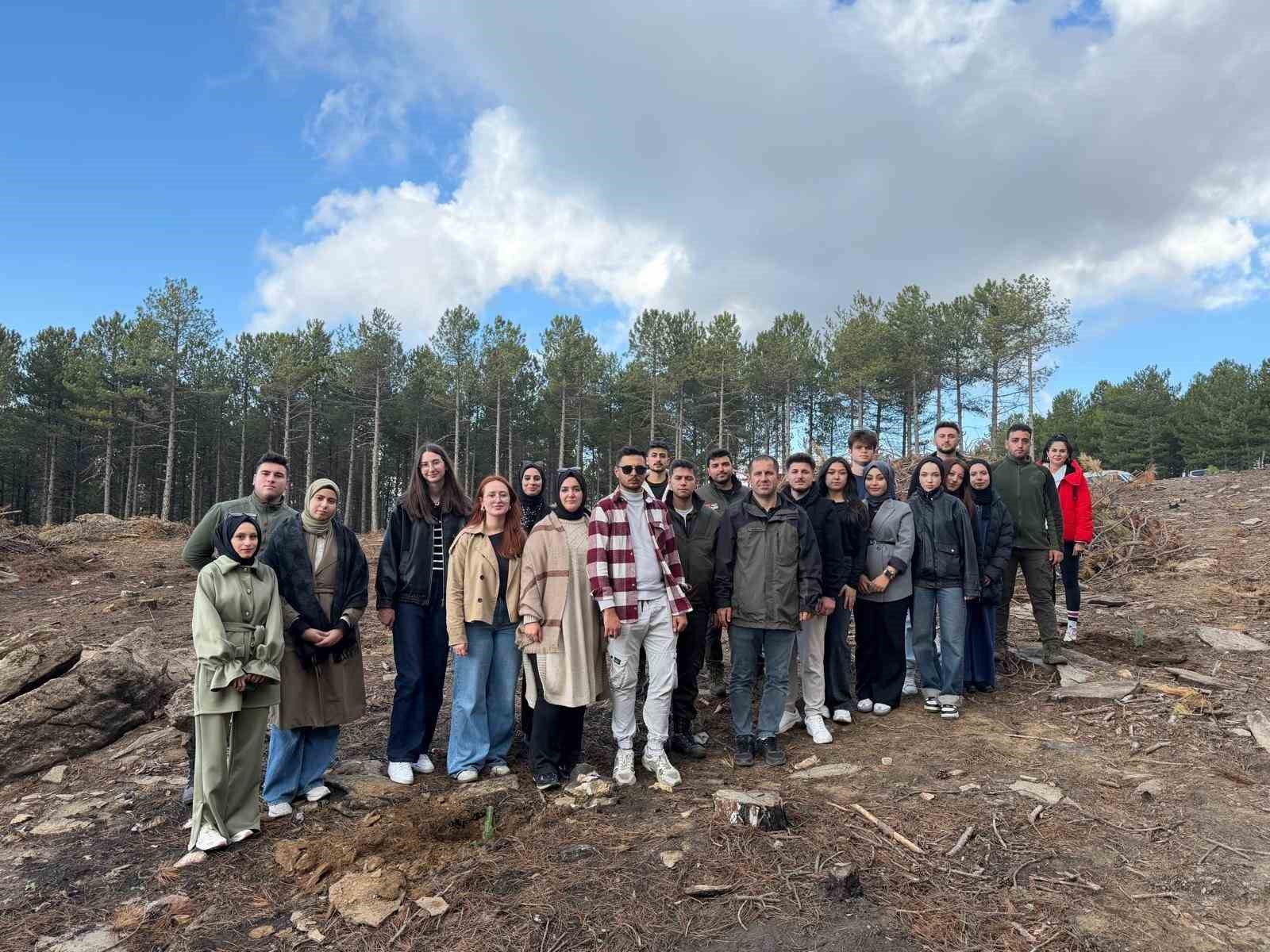 Kirsehirden Gelen Universite Ogrencileri Cinede Fidan Dikti 77719C28Ec85754C5B54452Cb46F4789