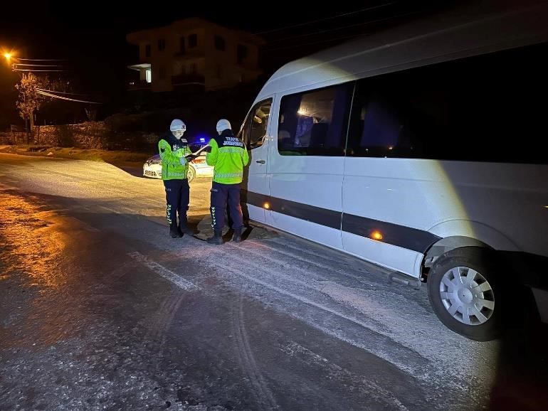 Kurallara Uymayan 8 Surucu Ve 9 Arac Trafikten Men Edildi B1A3Ccfccdf05Ebae13F9751B4F85850