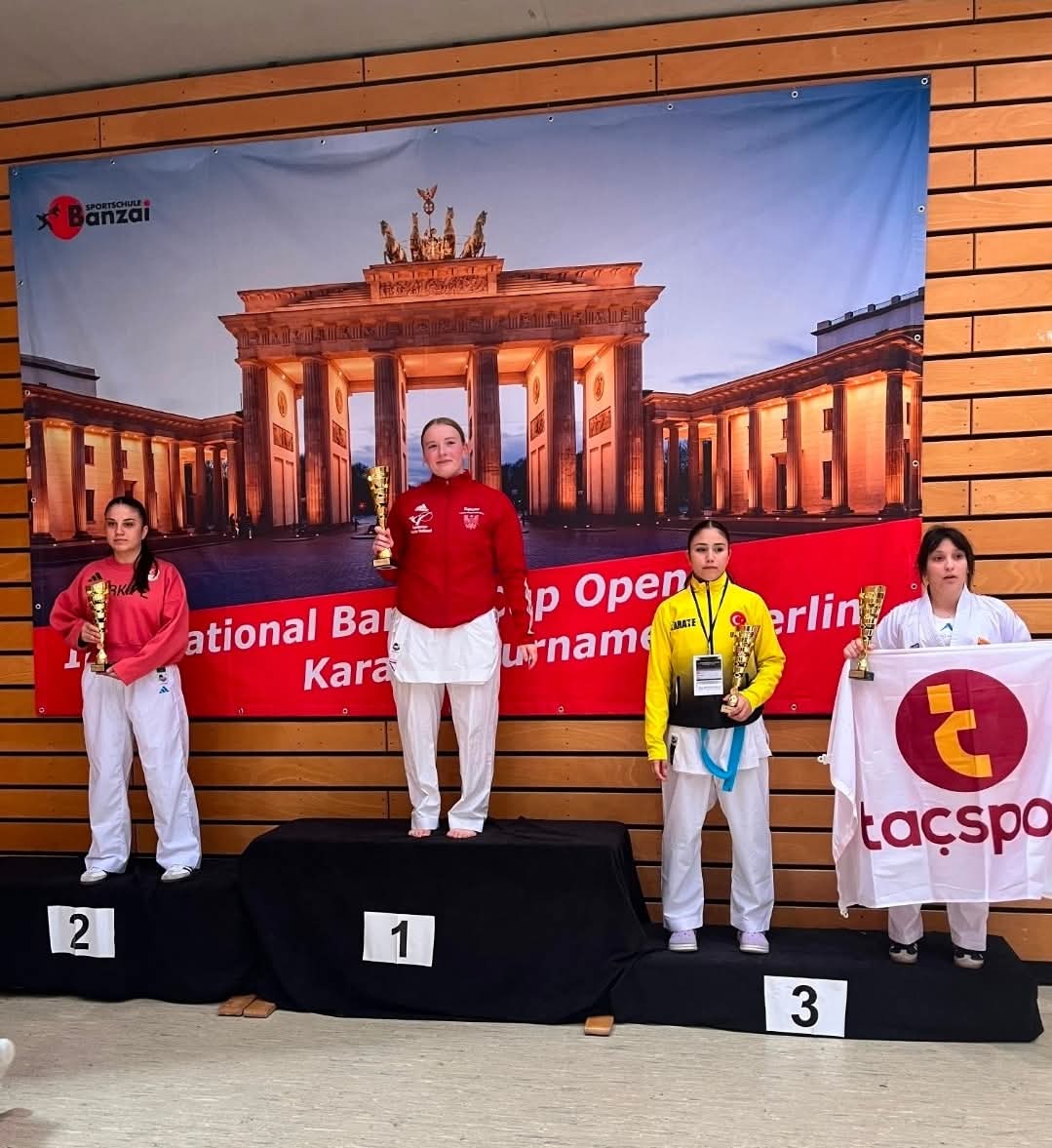 Kusadali Sporcu Evce Almanyada Madalyalari Topladi 620367 Dc8432De17A28887Dc4E2Dafa7A321E1