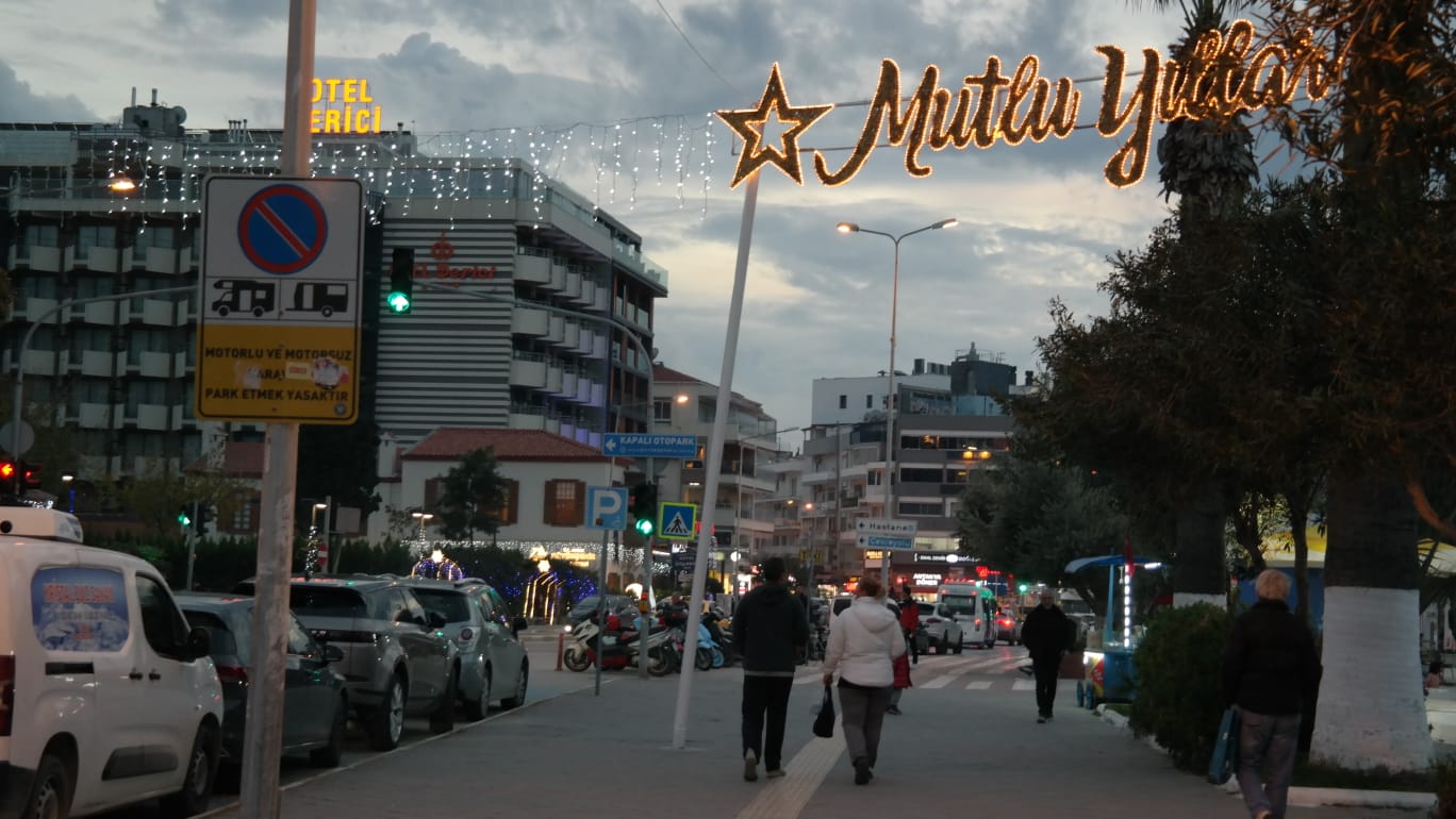 Kusadasi Belediyesi Yilbasi Coskusunu Meydanlar Tasidi 625349 C5D4C840F5B2Ead8A40C08F6266145Ce