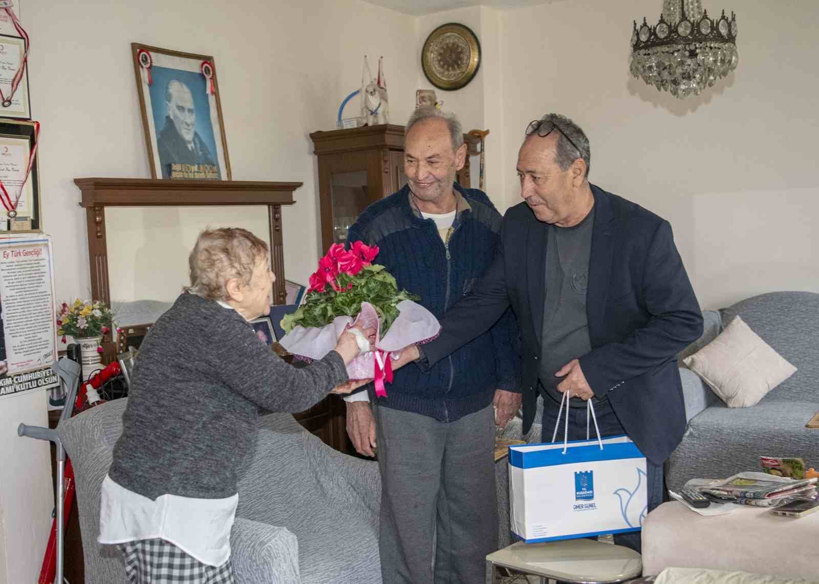 Kusadasi Belediyesinden Engelli Osman Amcaya Anlamli Ziyaret 0397A7E09E4C638E6408E8B9172Bae37