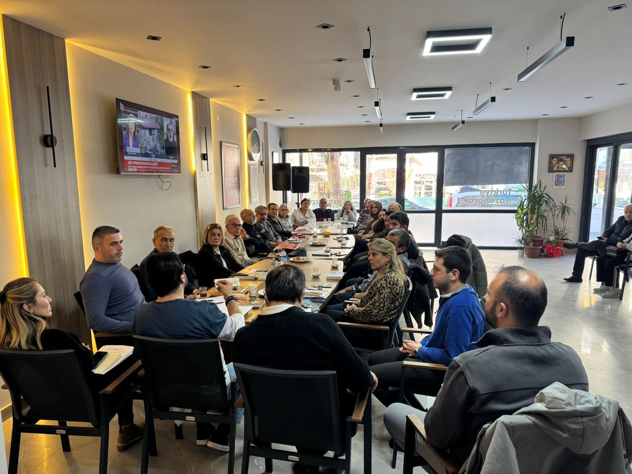 Kusadasi Chp Kentin Nabzini Mahallelerde Tutmaya Devam Ediyor 626061 556Cc67475F8A7Dff002415168E6D26C