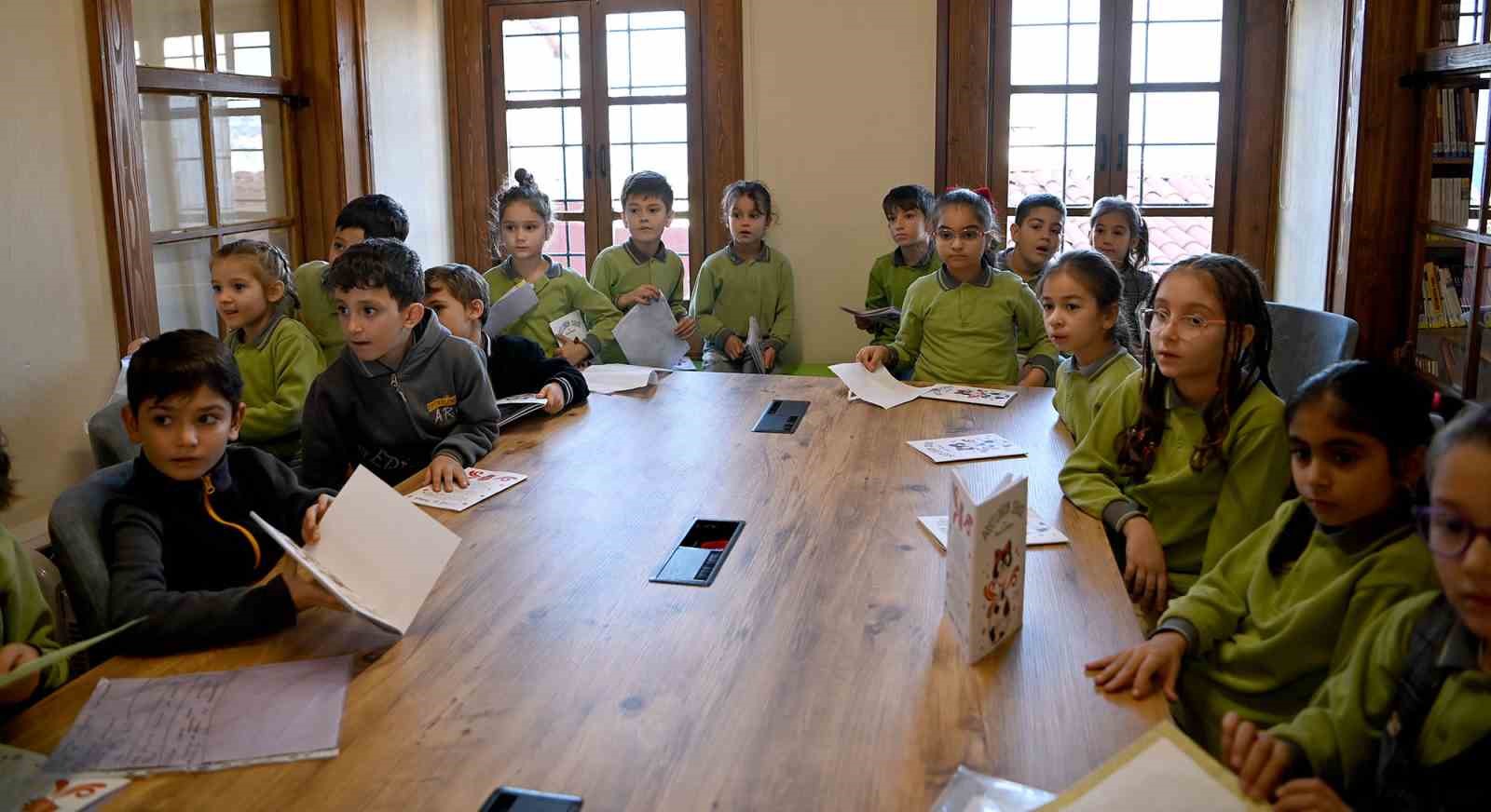 Kusadasinda Cocuklara Hem Kitap Hem Hayvan Sevgisi Asilandi 98750602F6E95Dc61Ceecc963E4947Af