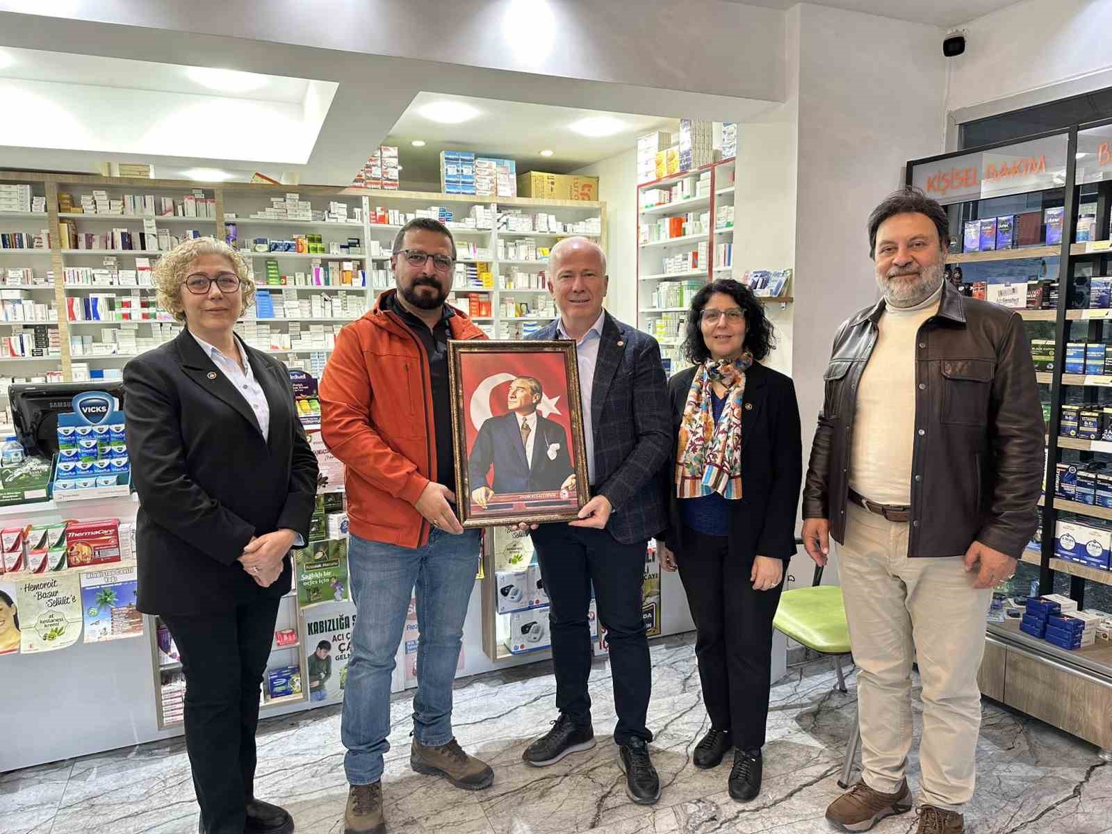 Kusadasinda Eczacilik Gundemi Masaya Yatirildi 6D123536Ed171Eca564Ba276Fc100382