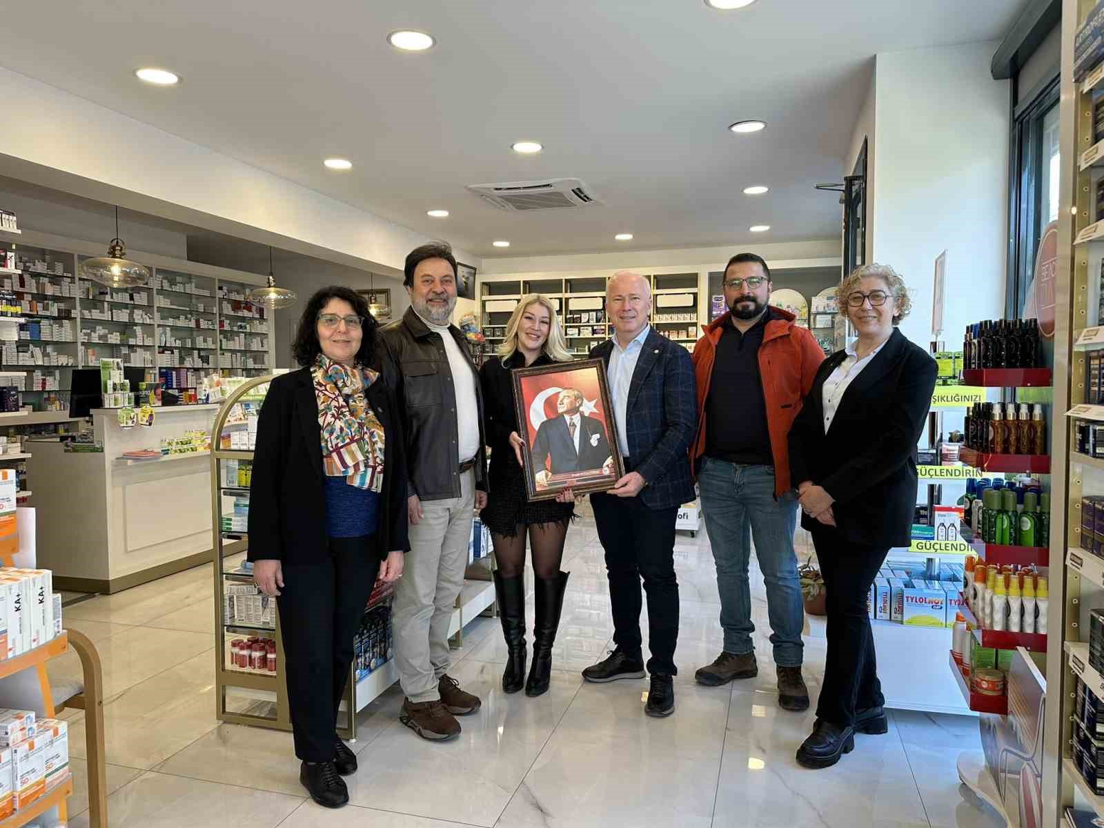 Kusadasinda Eczacilik Gundemi Masaya Yatirildi A50361C802C64A4D68B55B4A493D1465