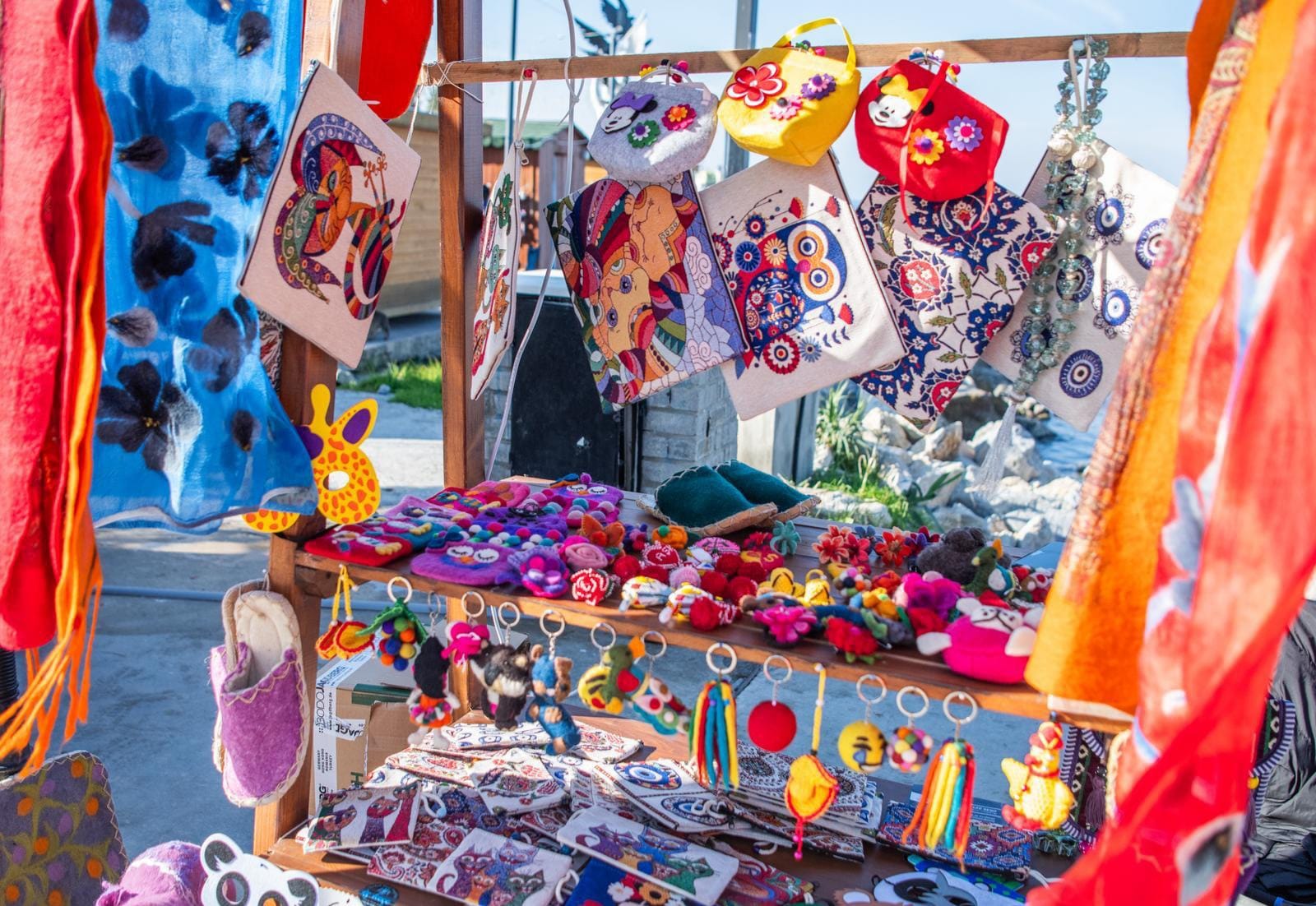 Kusadasinda Rengarenk Yilbasi Pazari Kuruldu 623535 81D64E7915966295E56Fcda364Dcb3D0