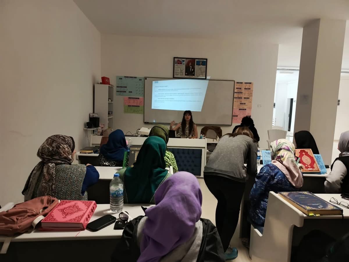 Kusadasinda Toplum Sagligi Saha Egitimleriyle Gucleniyor 622966 3Efc34F1Bba93F666A47Cf927696D59F