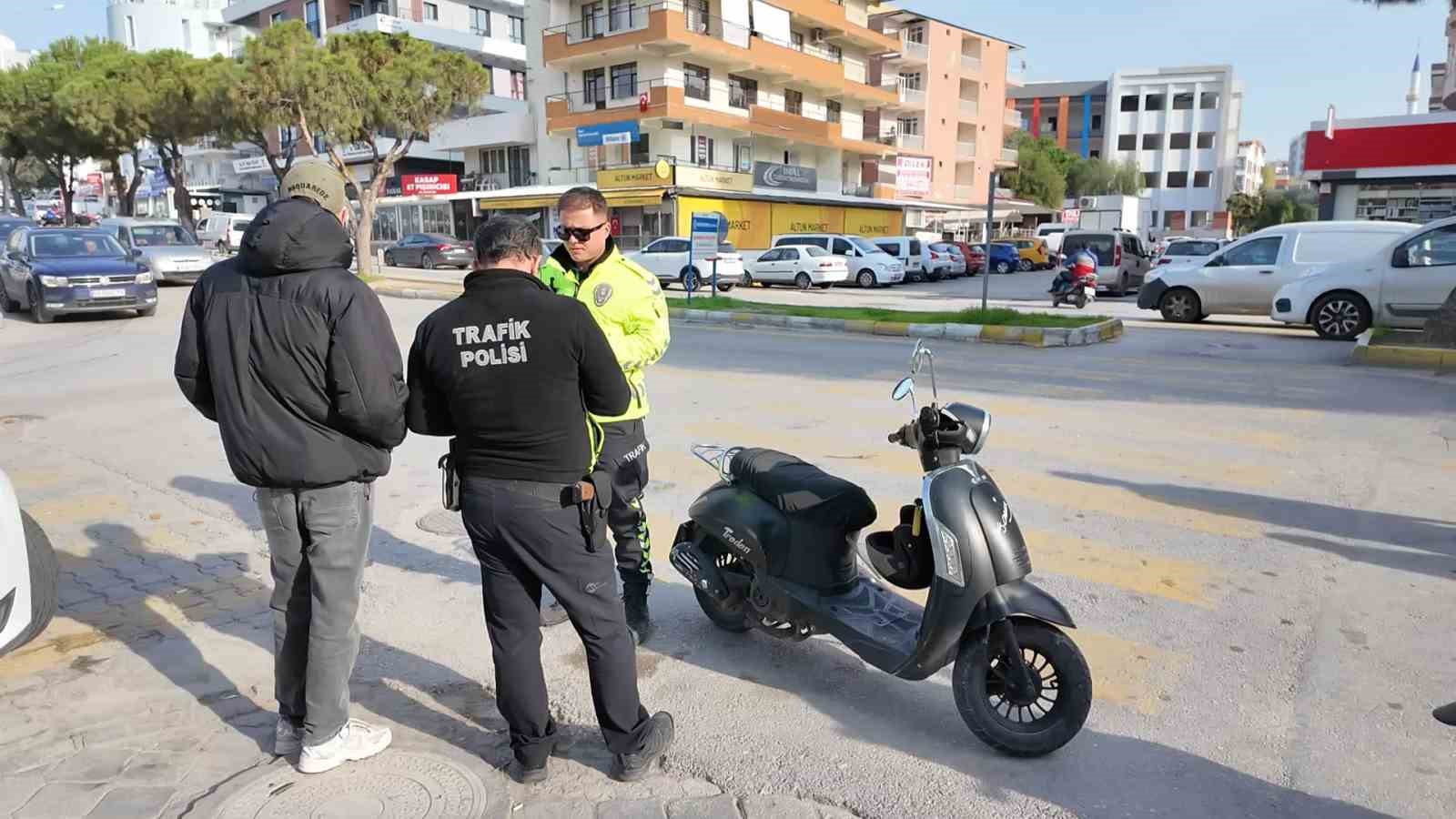 Kusadasinda Yaya Gecidi Denetiminde 81 Surucuye Ceza 16F39Dc2082D81A81Fc686F1E6533Bfa