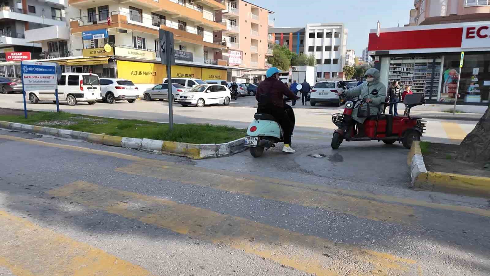 Kusadasinda Yaya Gecidi Denetiminde 81 Surucuye Ceza 547602B43788Fa774F302B3Ea1Fa8179