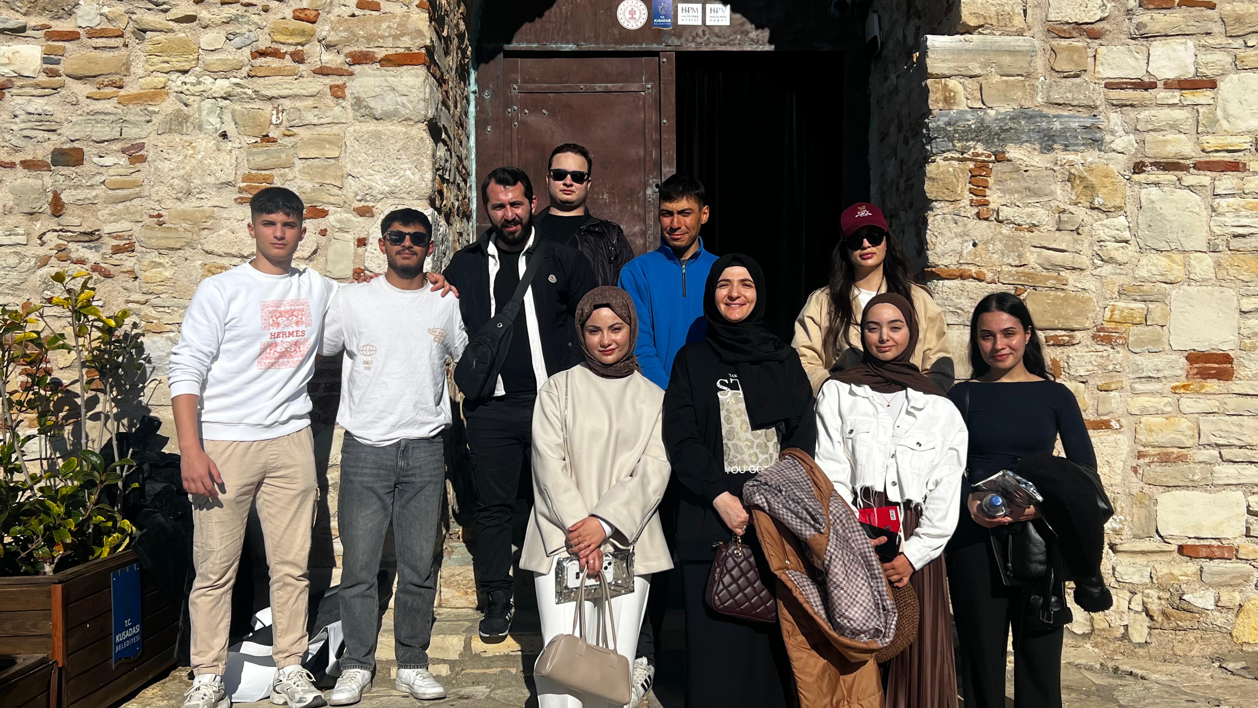 Manisa Celal Bayarli Ogrenciler Kusadasinda Bulustu 622565 17460685E84070447Bdef3667162D8F9