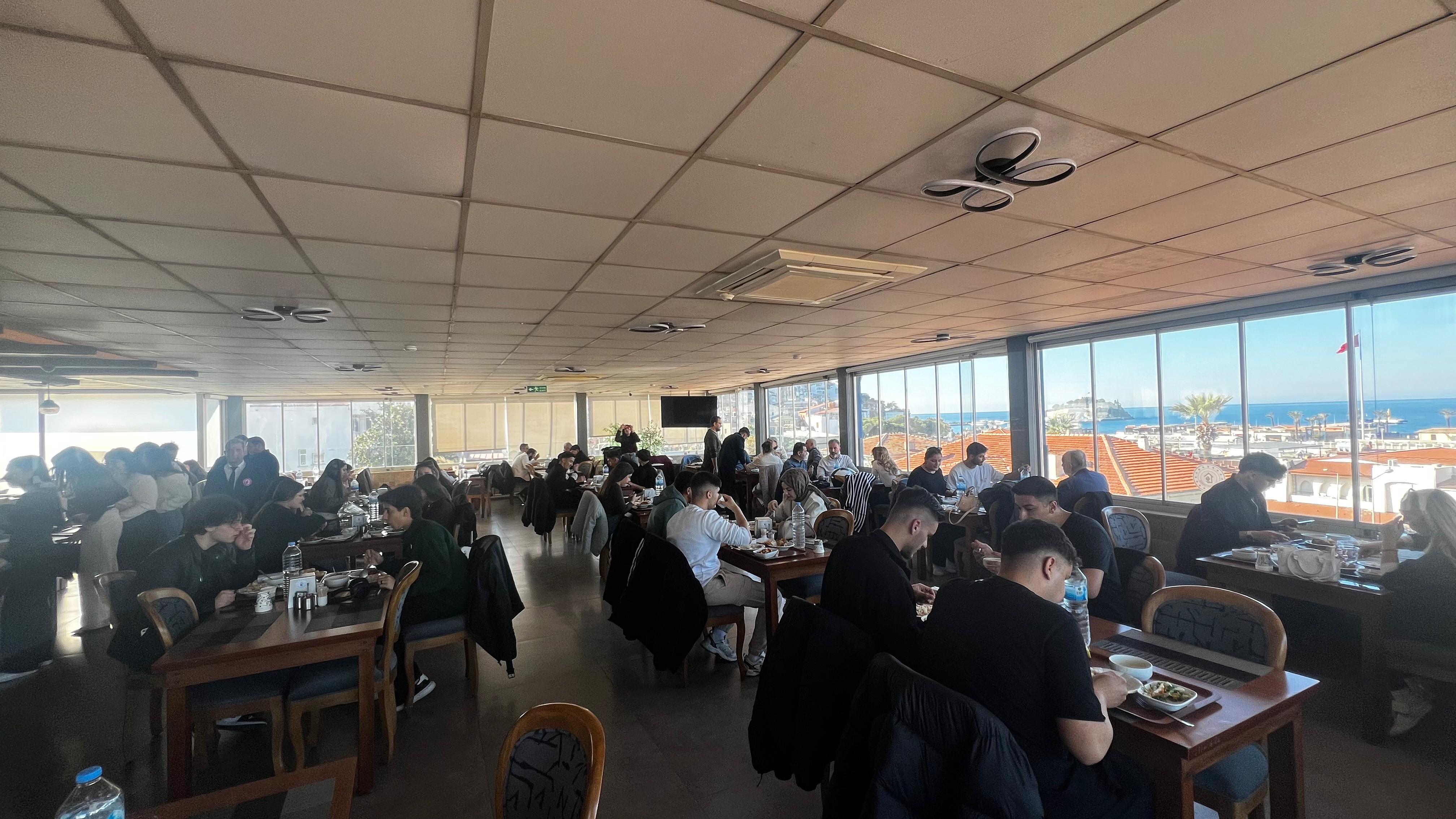 Manisa Celal Bayarli Ogrenciler Kusadasinda Bulustu 622565 1D46B1A7C5C13401B95A2Ab44Cbfacca