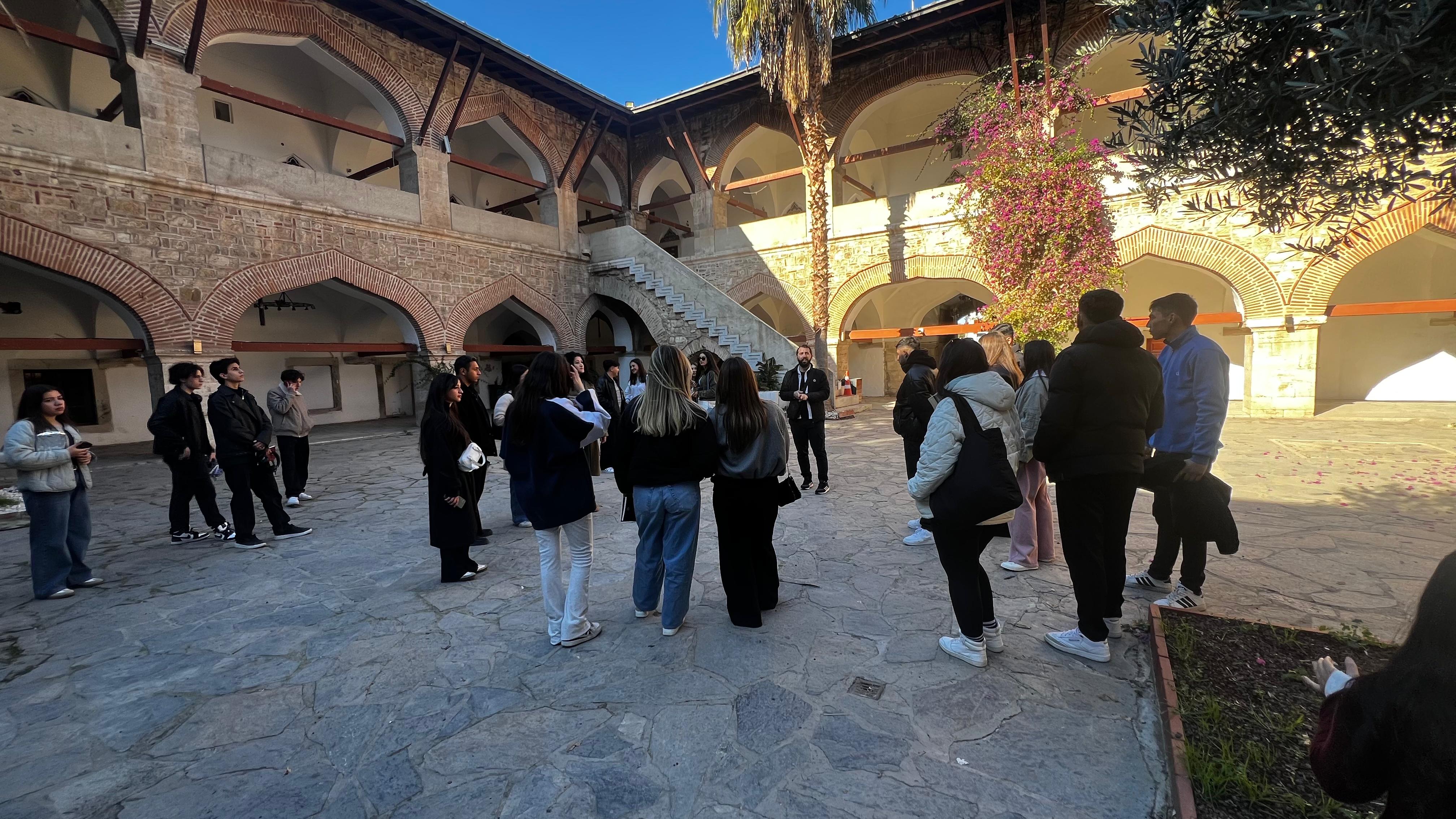 Manisa Celal Bayarli Ogrenciler Kusadasinda Bulustu 622565 828Eeccbcf21F2Fdfef5Ed48Be5A58Ce