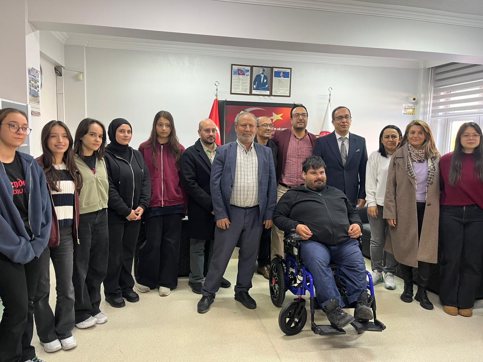 Menderes Anadolu Lisesinden 3 Aralikta Anlamli Hediye Volkan Borgaza Akulu Sandalye 618630 01Be45506A09544A6583Aa0053B0B0B8