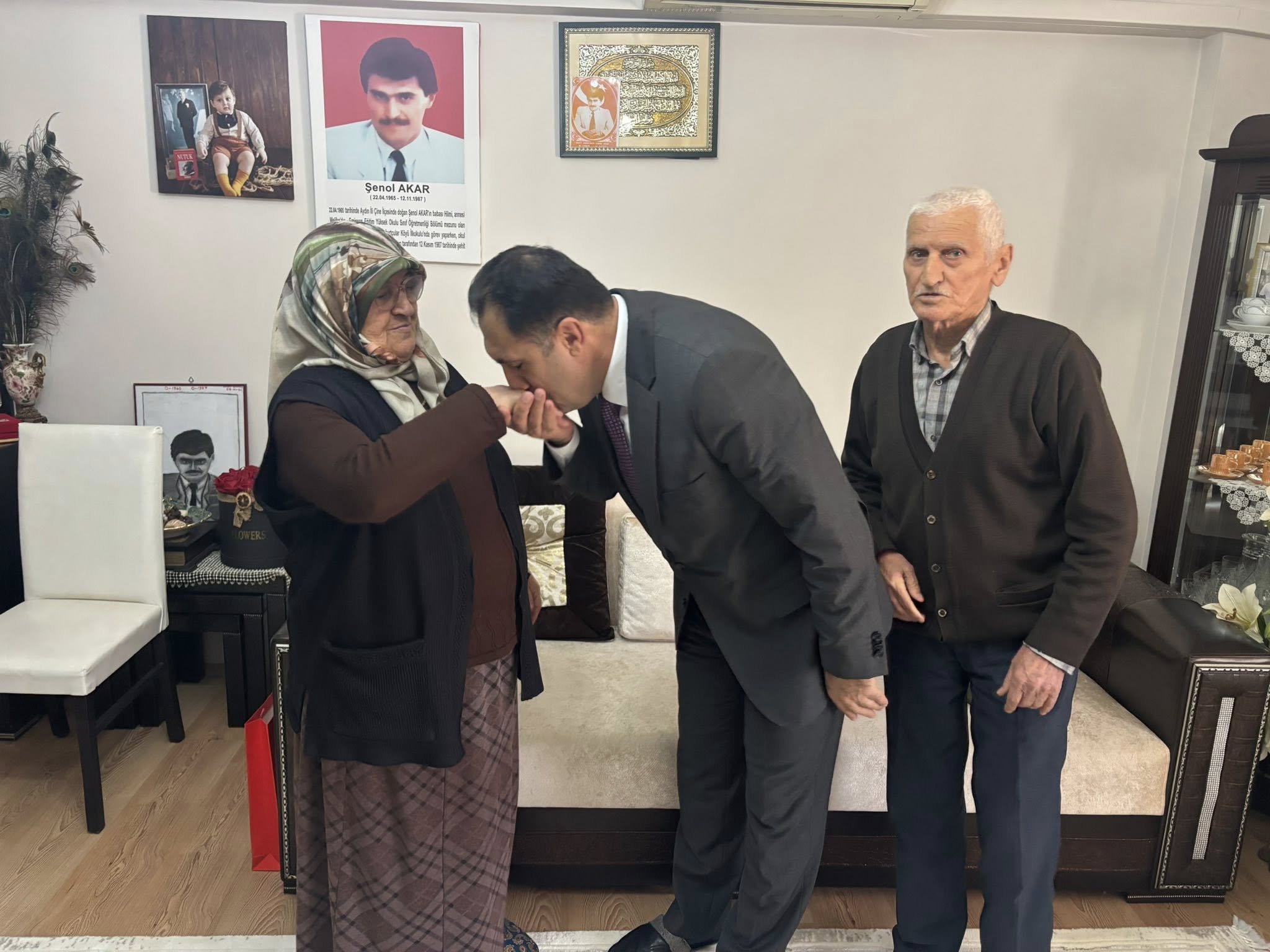 Mudur Turkoglundan Anlamli Ziyaret 622442 922778953Bd29Ba77930Be9Dbd0Cf52A