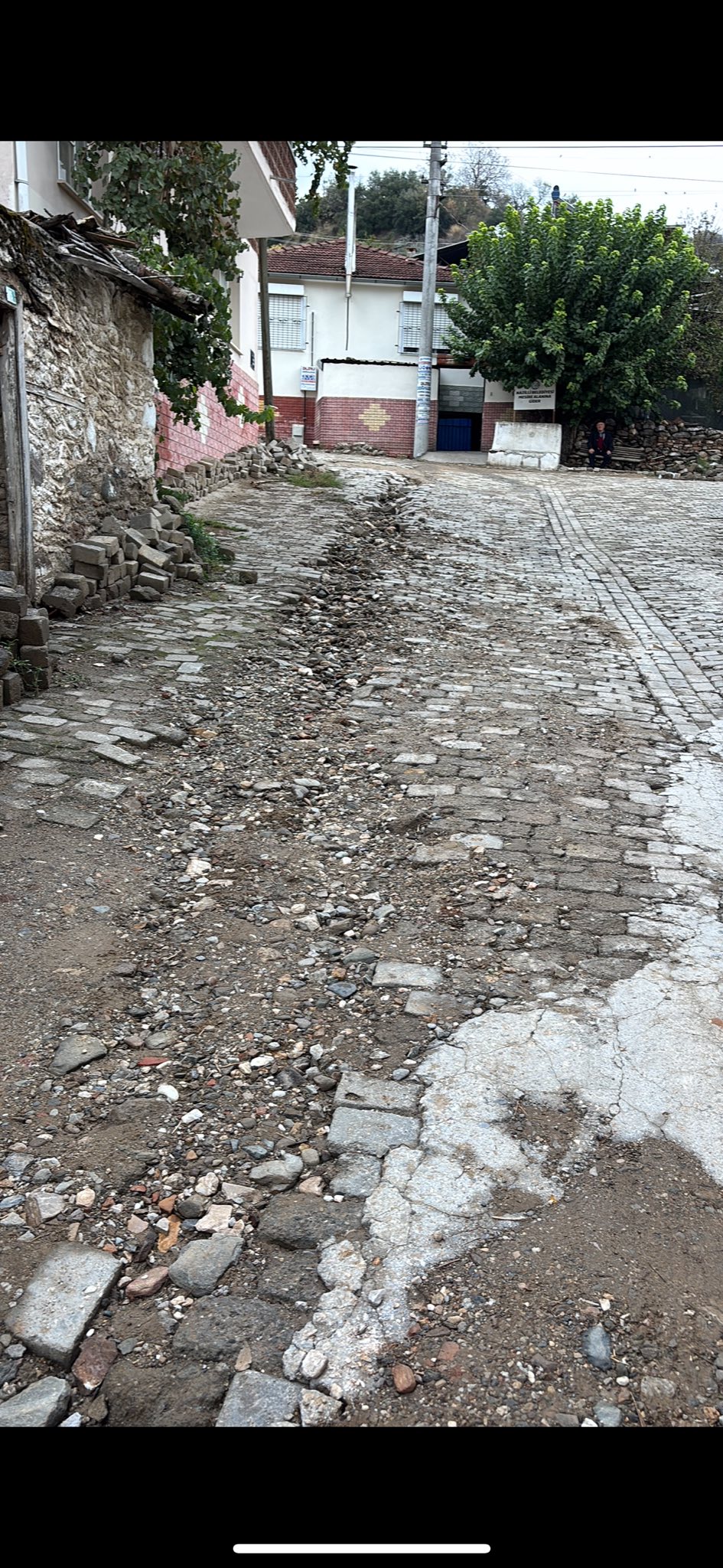 Muhtar Karakuyudan Nazilli Belediyesine Parke Tasi Tesekkuru 624650 99254C28E690457Da6E0Ef4C4A5150A2