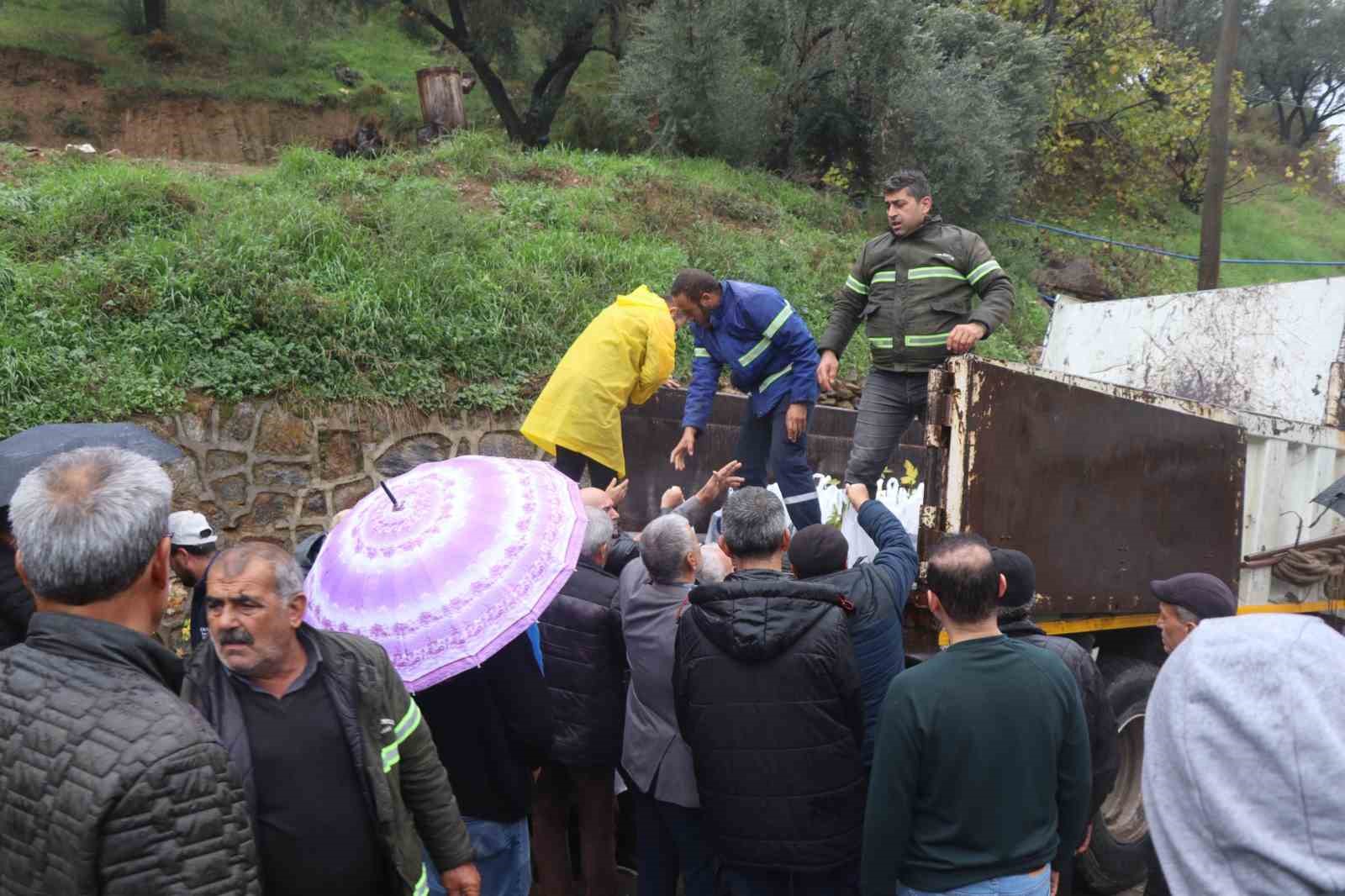 Nazilli Belediyesi Isiklar Mahallesinde 5 Bin Agac Fidani Dagitti Edcde05Cde6B51Fcd83D2Eb7D60085Bb