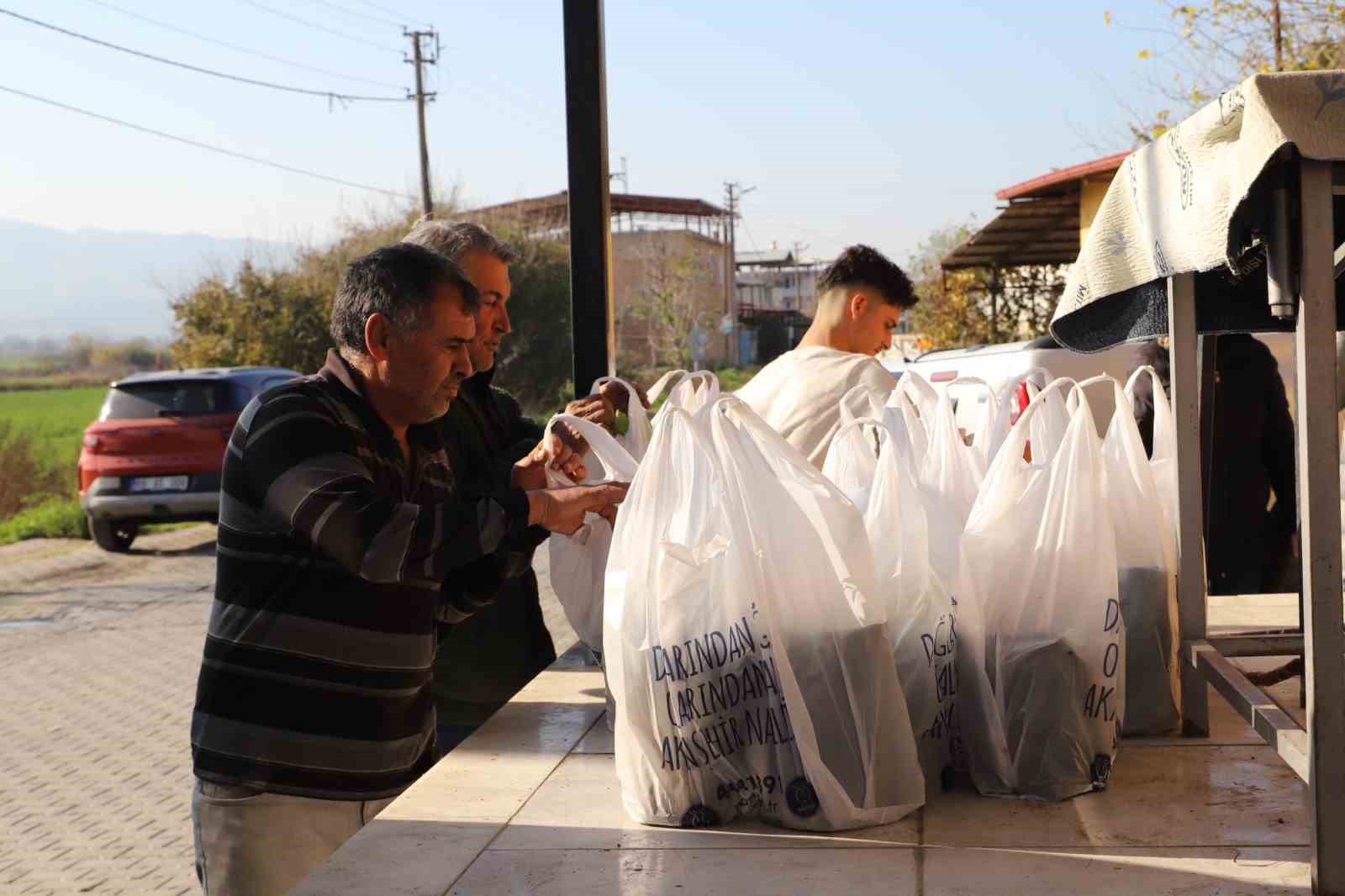 Nazilli Belediyesinin Dagittigi Binlerce Agac Fidani Kisa Surede Tukendi 00Dde3C3470De63Aaa3Fa6Ca1F8A3D4C
