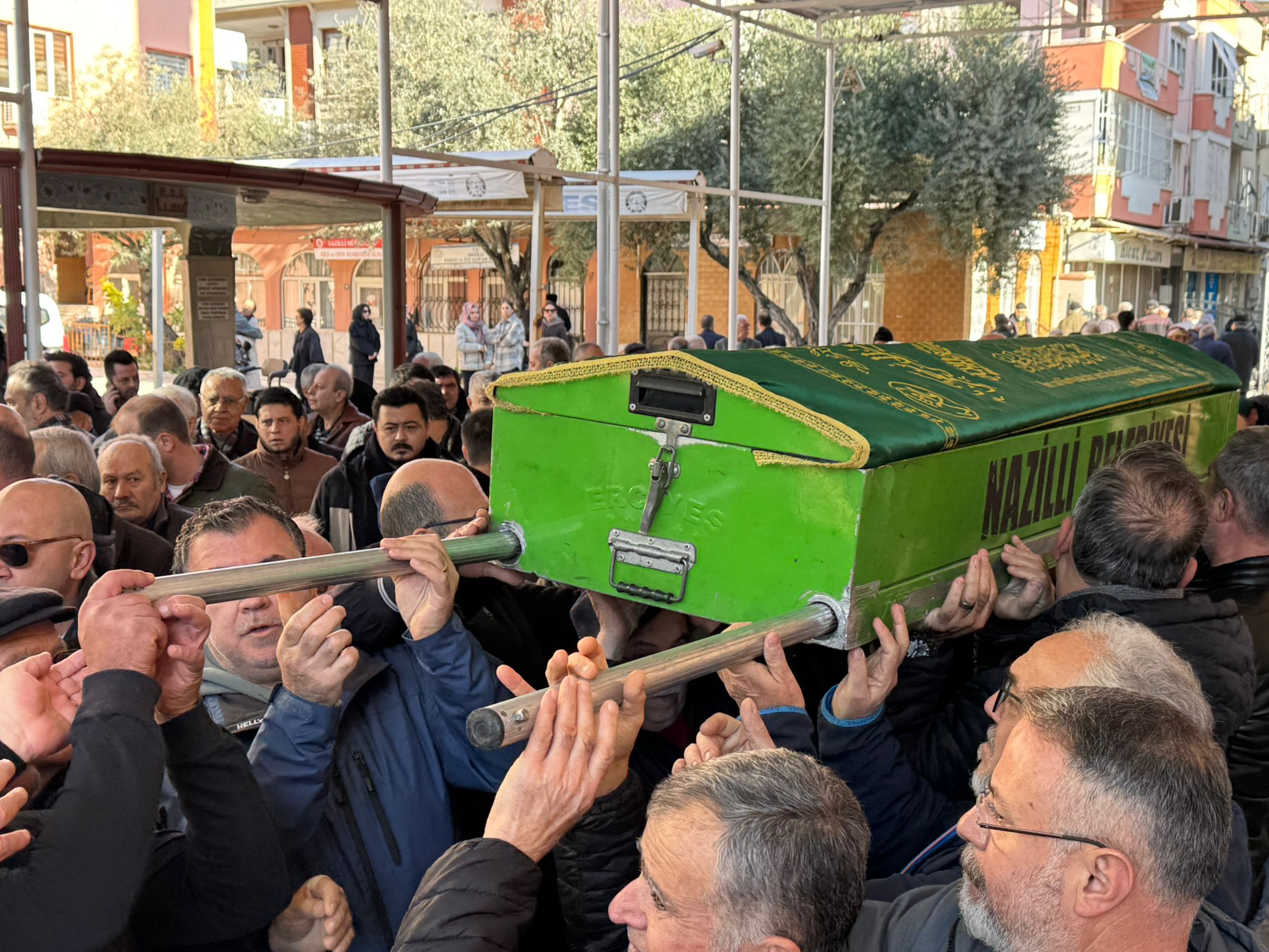 Nazillide Huzunlu Pazar Emekli Ogretmen Umit Mencik Sonsuzluga Ugurlandi 625631 81D1D6A88Abb1247A79462B52Bc59993