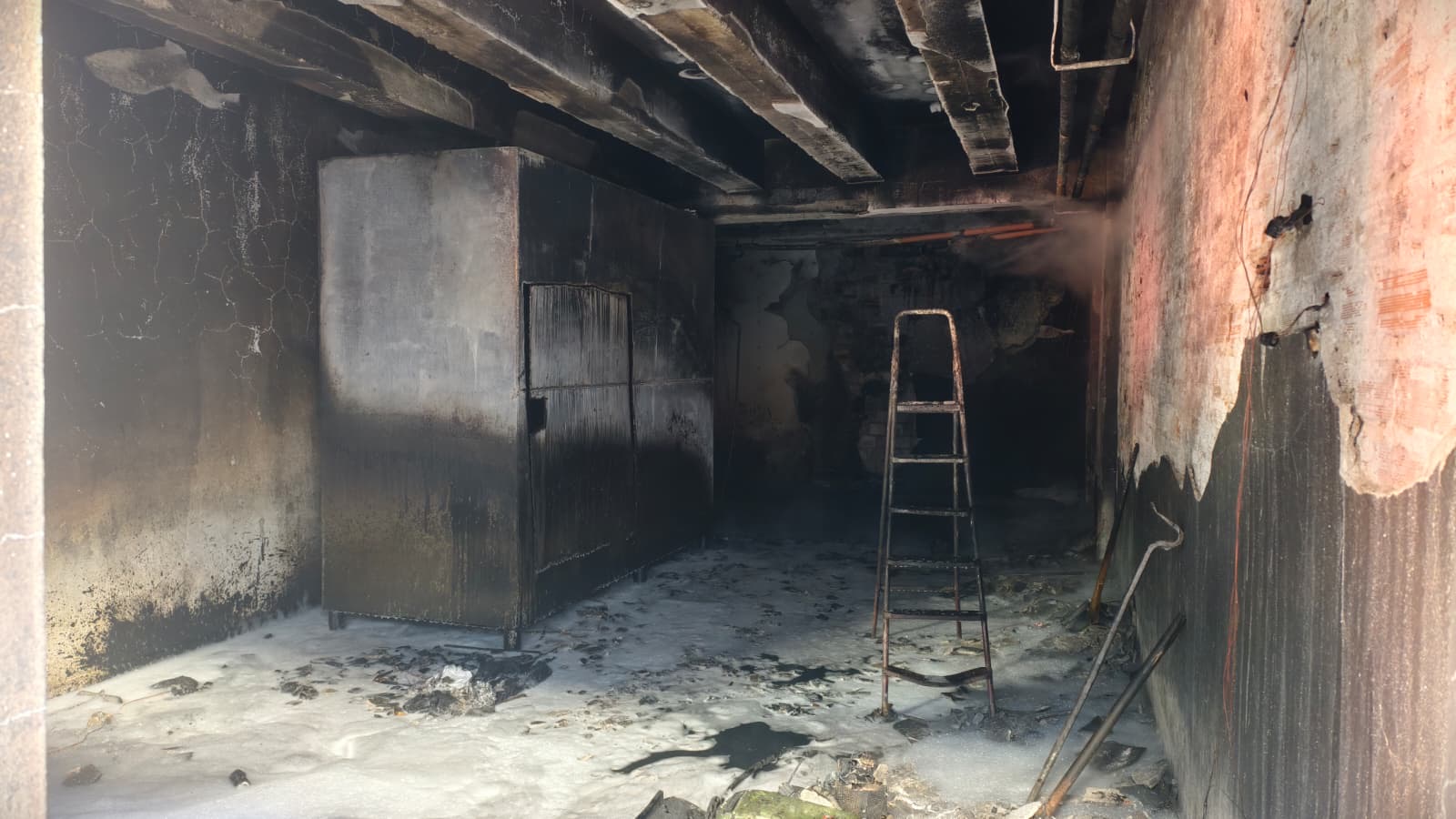 Nazillide Korkutan Yangin Kutuphaneden Cikan Dumanlar Korkuttu 625596 Bec6Ee8D38A564713Bd5Cf15Ad785E18