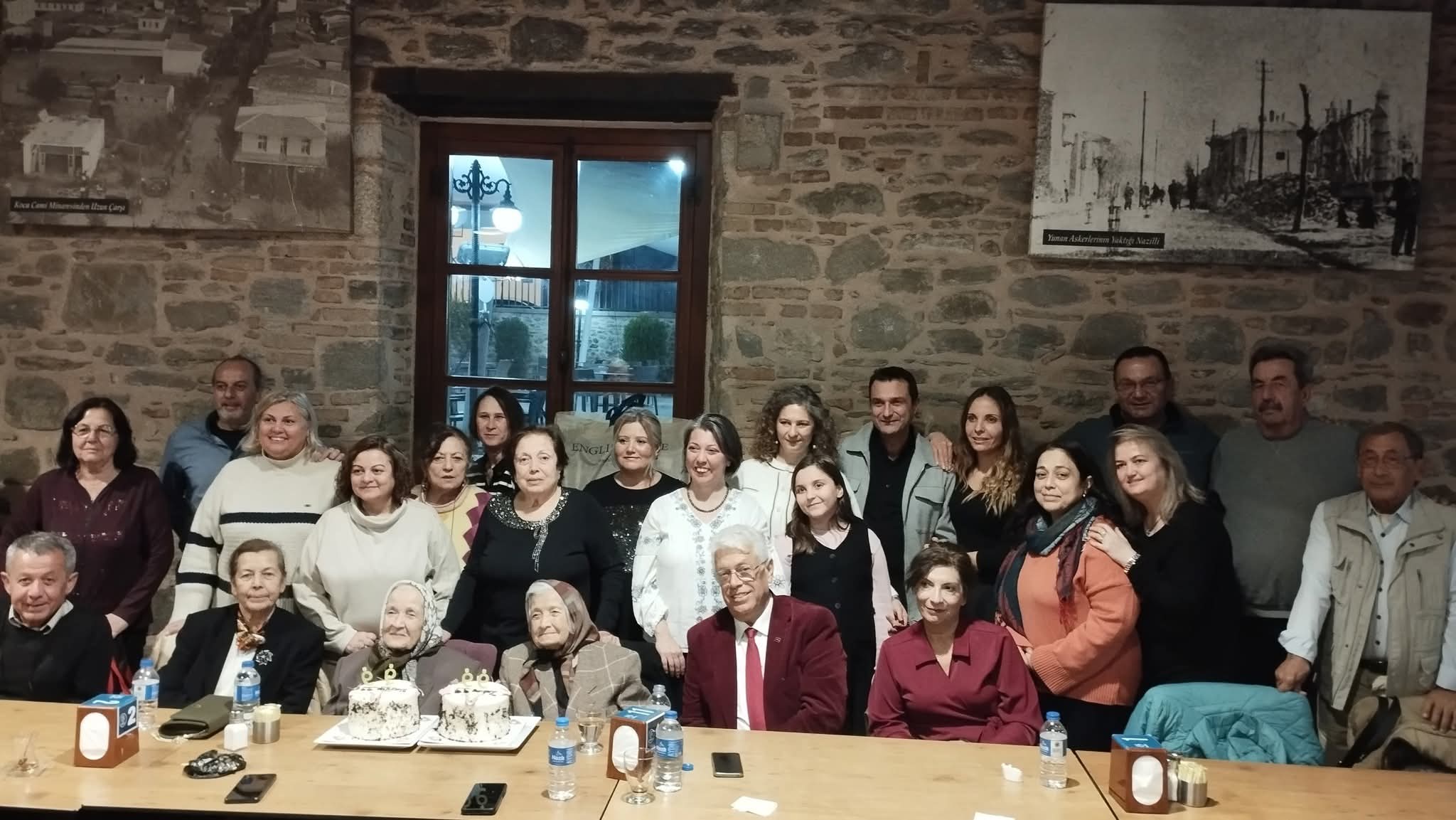 Nazillinin Asirlik Ikizleri 100 Yasinda Dort Kusak Bir Araya Geldi 622341 4Eb0771Fe2Da2803Daa9F41415548B77