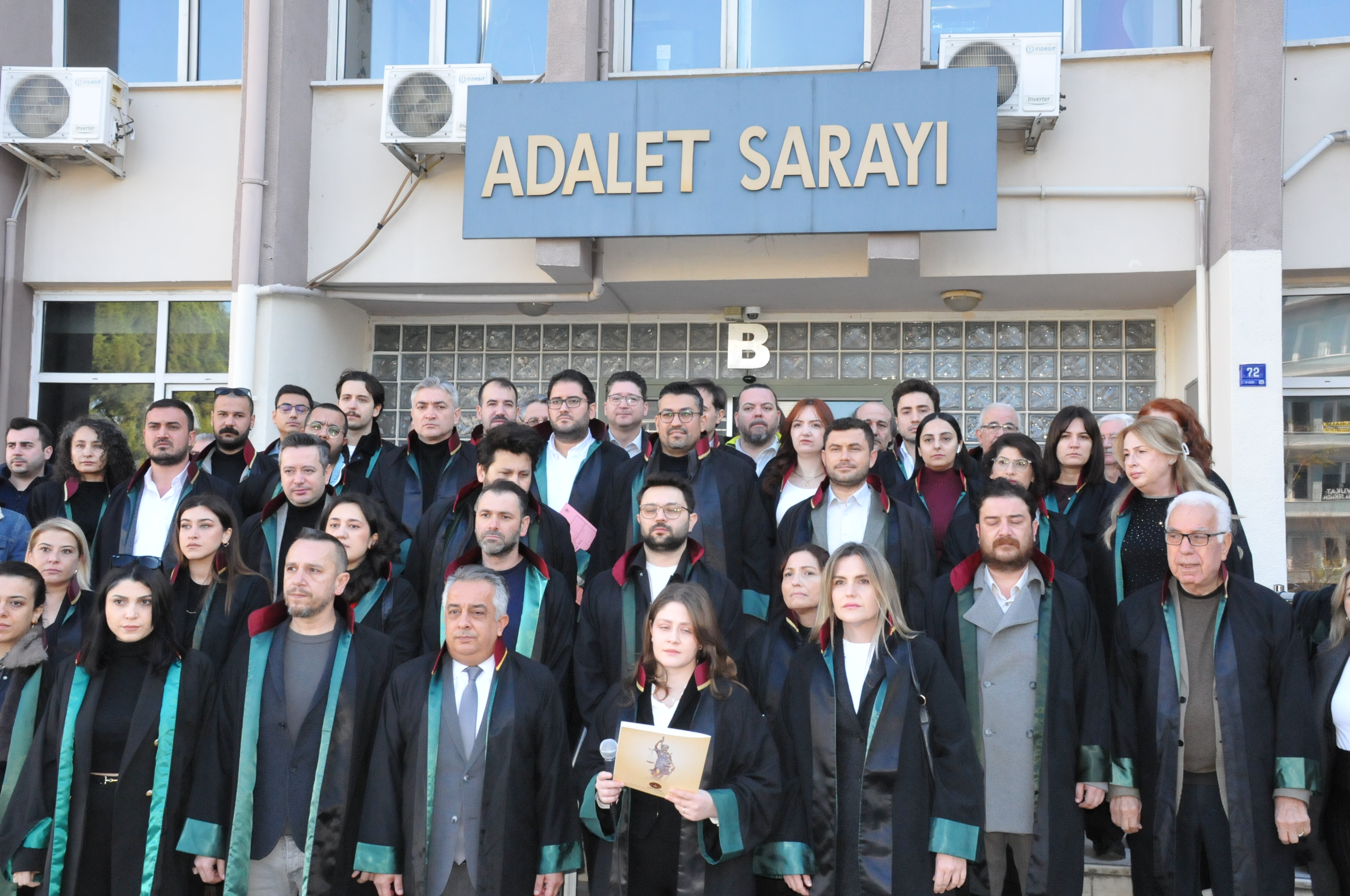 Ogretmenden Avukata Tehdit Yagmuru Satilik Silah Ariyorum Tehdidi Avukatlari Ayaklandirdi 621334 91638Be460F54Af90E8Fb6Ca82222Db3