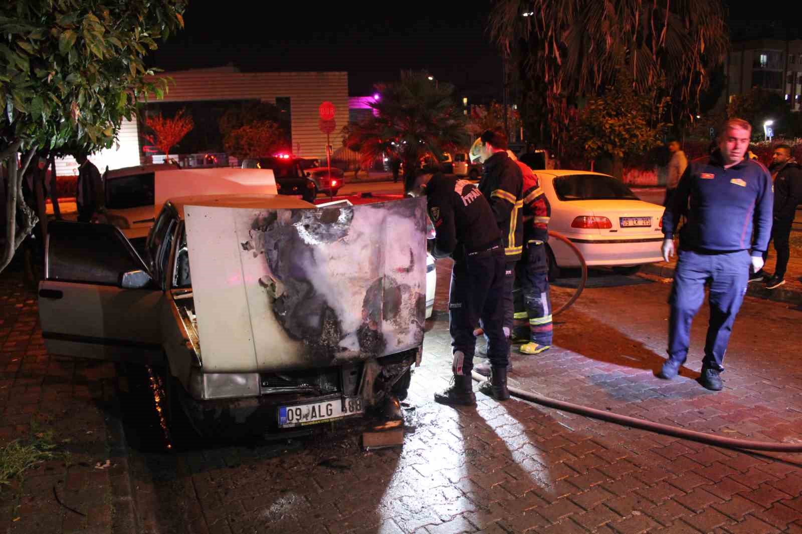 Park Halindeki Otomobil Kule Dondu 1D19417205453F085F9330C2862D4250