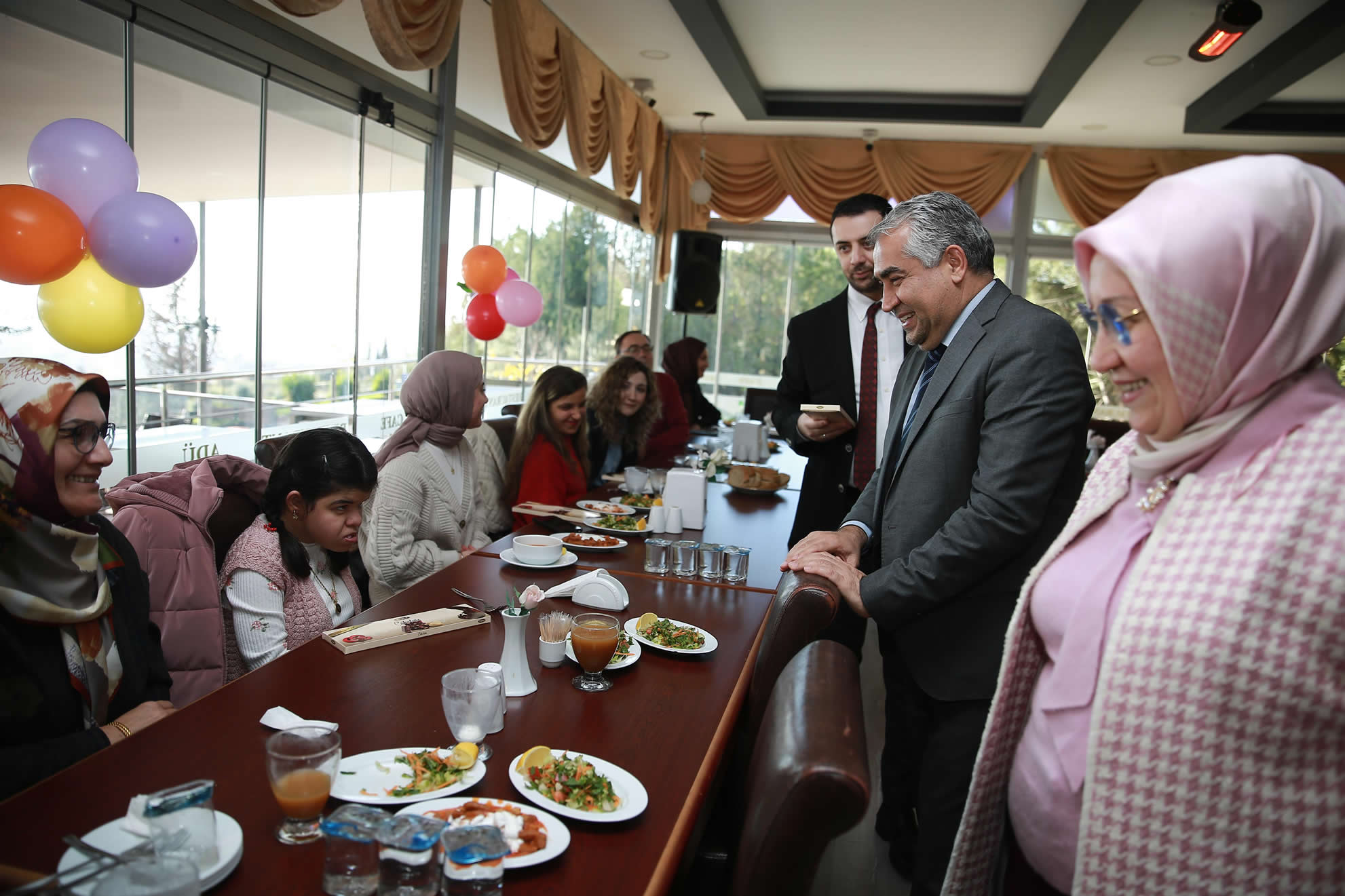 Rektor Kent Engelli Bireyler Ve Aileleriyle Bulustu 621668 F39Aabff2541861Bbda950E95Ebf545A