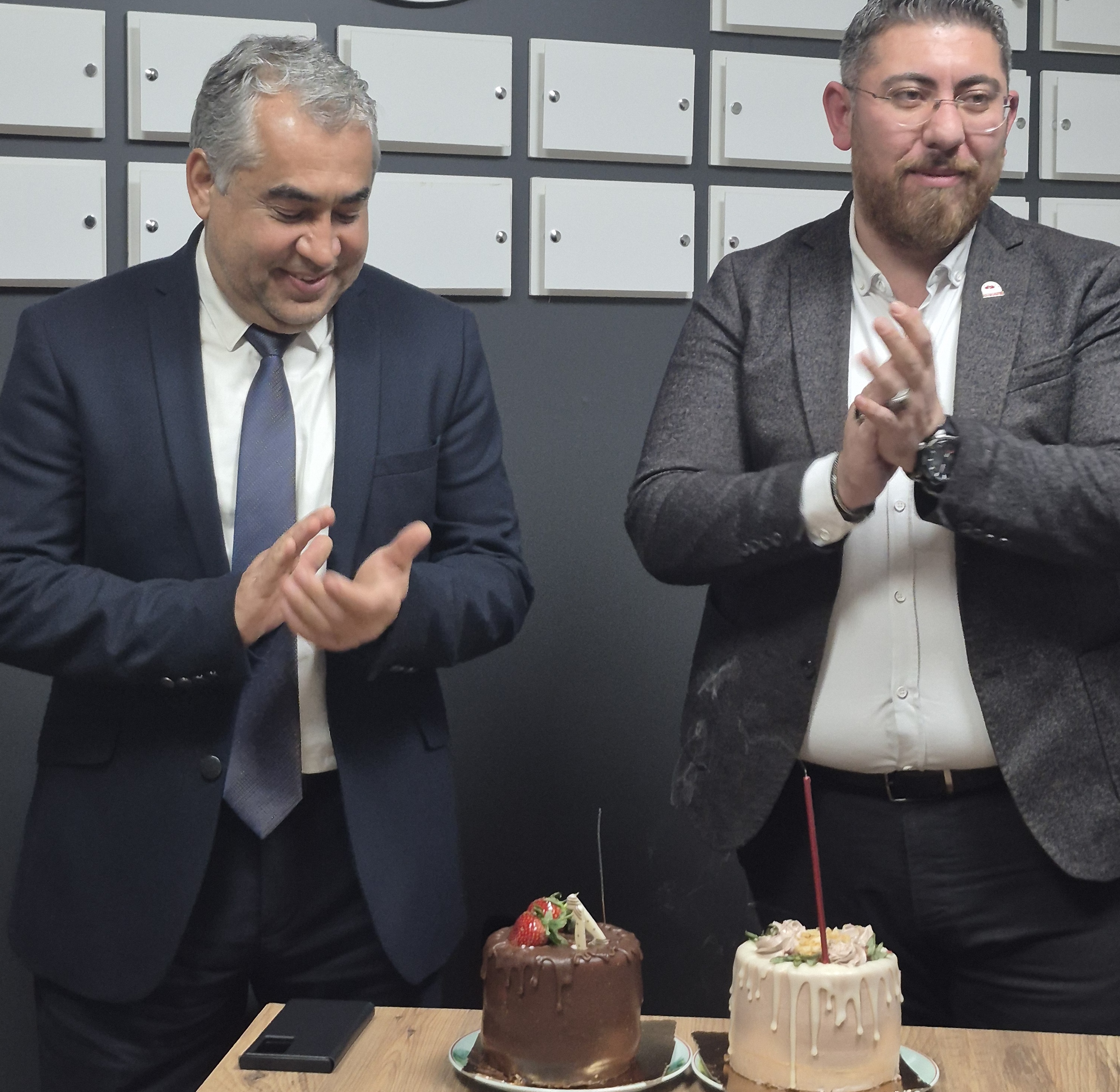 Rektor Kentten Baskan Ozmene Dogum Gunu Surprizi 620244 E85Adf8110198F052Ec1B6615D70569C-1