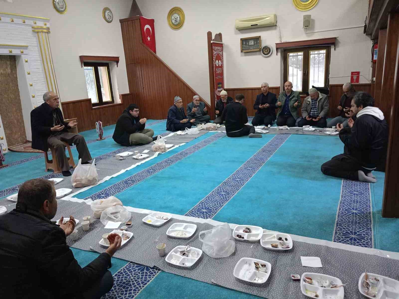 Sabah Namazi Bulusmalari Kurukoyde Devam Etti 4Ecbbaea225E219Bce29B439D16A9Ce6