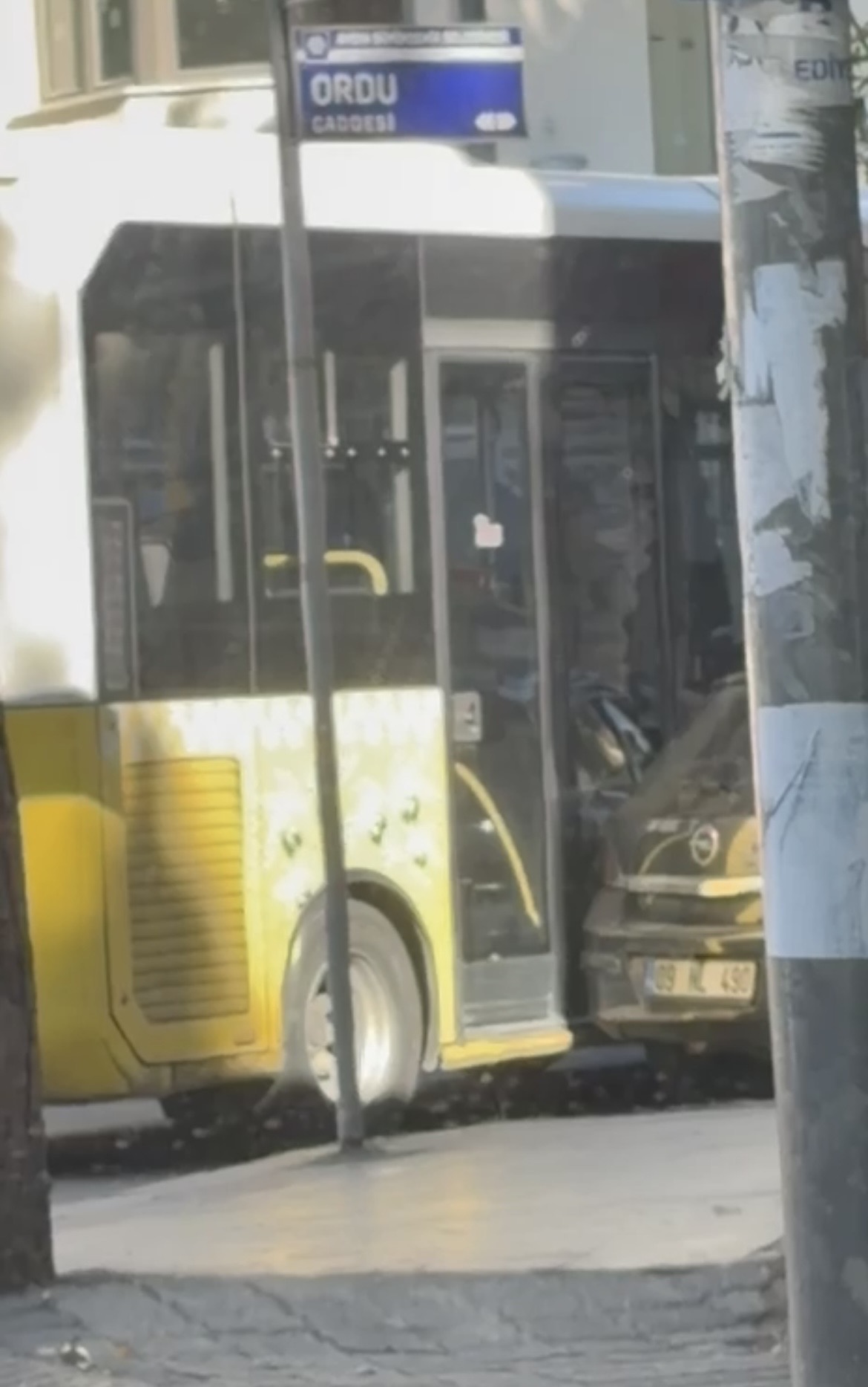 Sari Civciv Kaza Yapti Nazillide Hatali Park Kaza Getirdi 622349 4B74Db4Bf9D49B1913D0E1341B797458