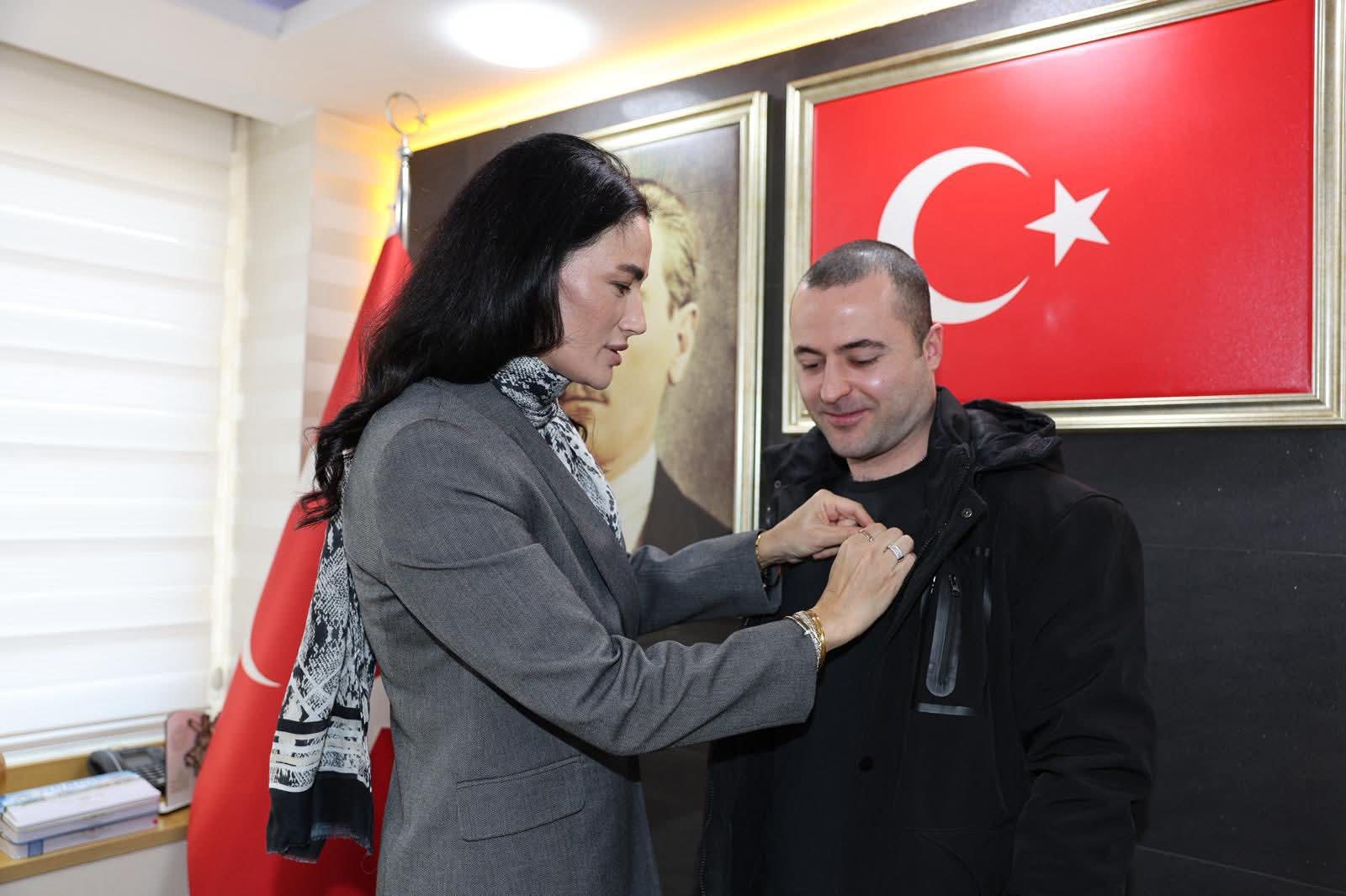 Saribastan Efelerde Yeni Uyelere Rozet 625245 B638F87729131A261Cf2D2439C8E8260