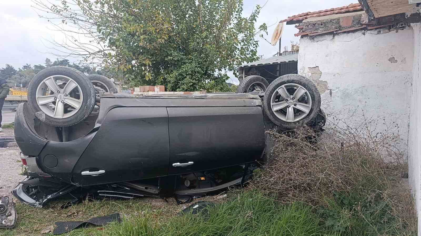 Sokede Otomobil Takla Atti 1 Yarali 7Ada5616E0F8D39183B9862496Ba3138