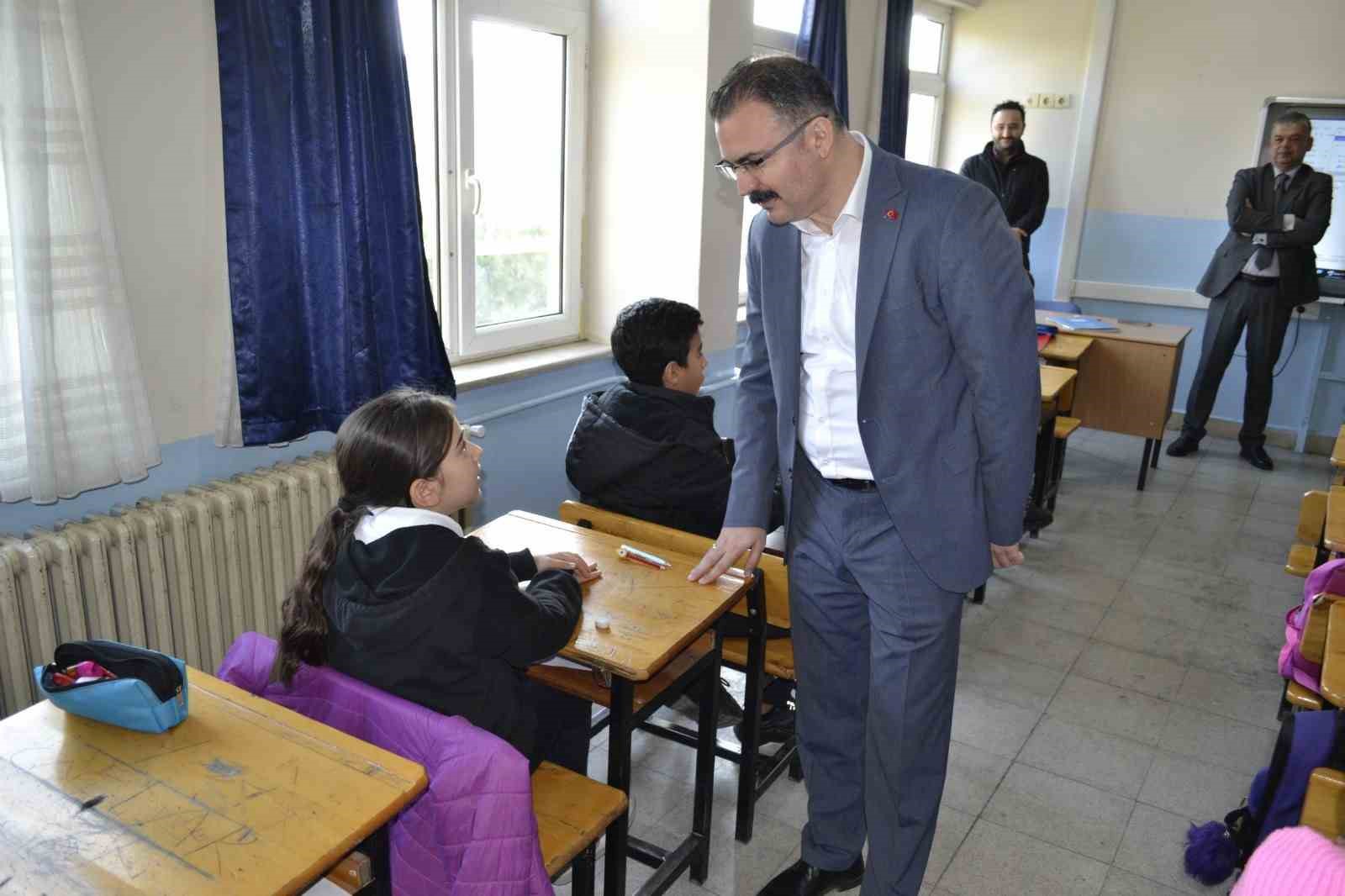 Sultanhisar Kaymakami Ates Ogrencilerle Bir Araya Geldi F76Bd95030E3Ac21226D16Ce25B11C67