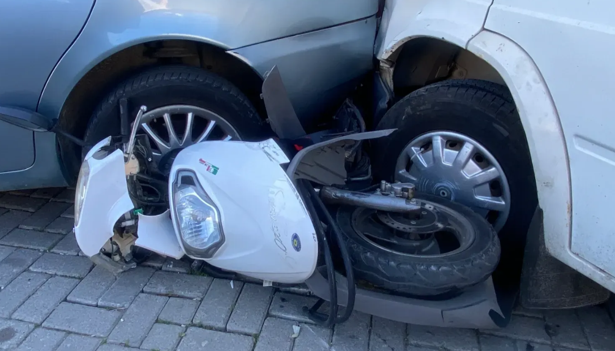 U Donusu Kazayla Sonuclandi Nazillide Zincirleme Kazada Motosiklet Surucusu Olumden Dondu 622733 09733C22817Dfd489488574Bad58A44D