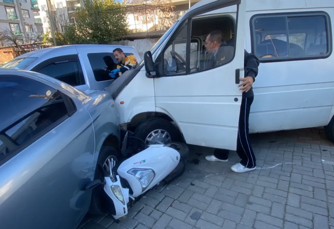 U Donusu Kazayla Sonuclandi Nazillide Zincirleme Kazada Motosiklet Surucusu Olumden Dondu 622733 3B747Dac0B4C4Cab53397070897Eae4B