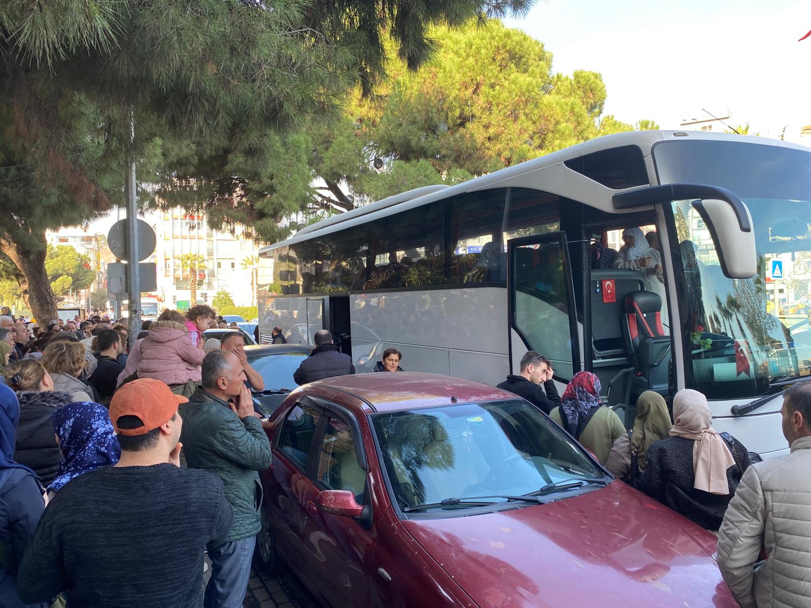 Umre Yolculari Dualarla Ugurlandi 620179 7A2C8097503753Ea7Bba184Cd5Fe7F5A