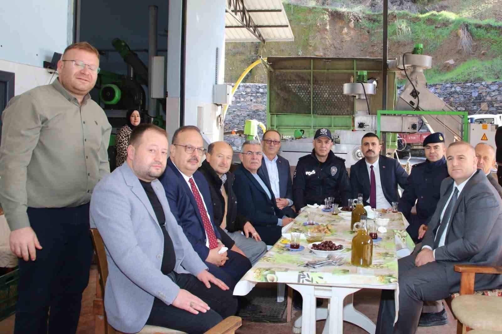 Vali Canbolat Koskte Zeytinyagi Sikim Isletmelerinde Incelemelerde Bulundu 98Ff01133F74C19Dc73D39Aa646C6064