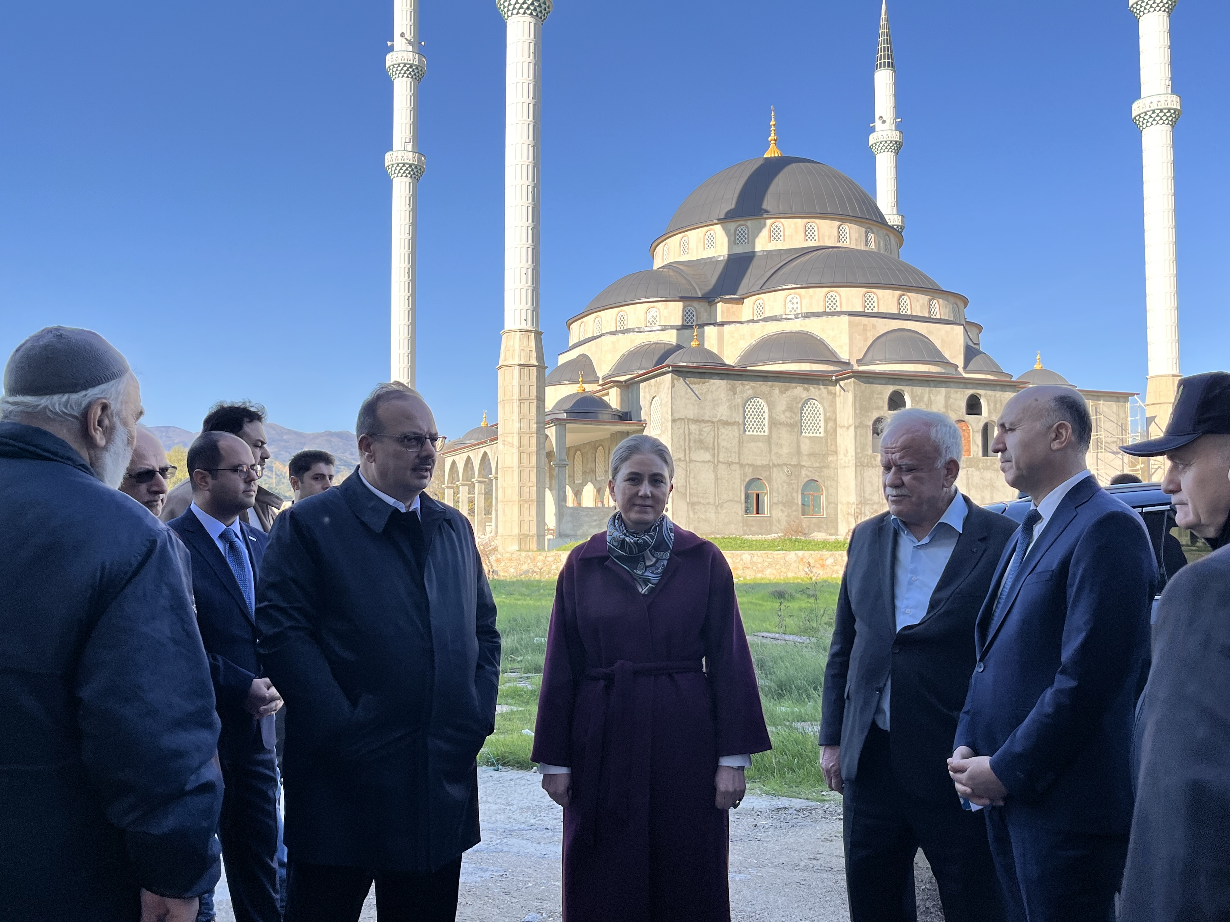 Vali Canbolat Nazillinin Tarihini Gezdi 621145 562Caee655Fa179043112Fc11F5D8958