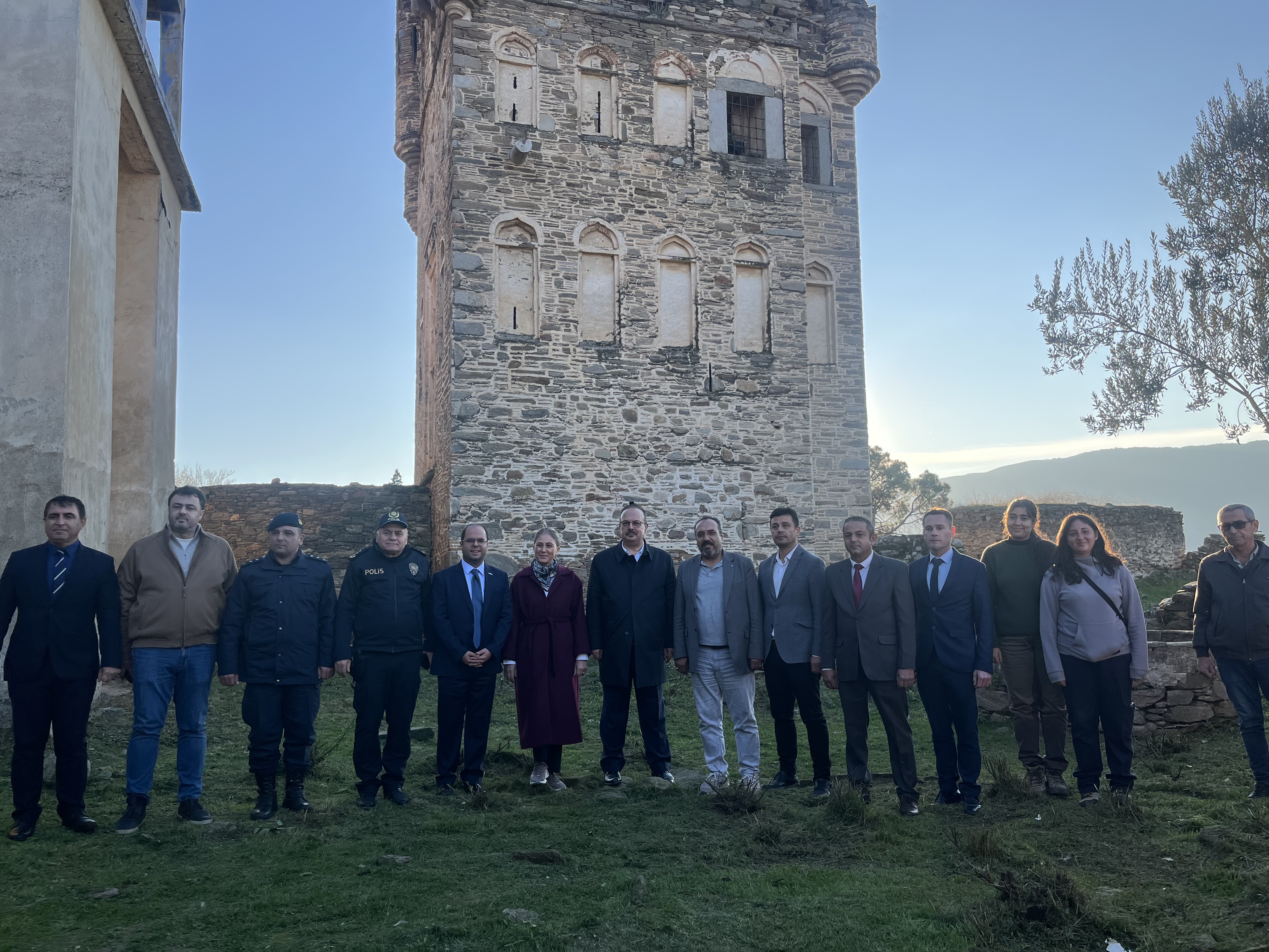 Vali Canbolat Nazillinin Tarihini Gezdi 621145 5B88Cf489Cafe79Ea06297D52D0F73F5